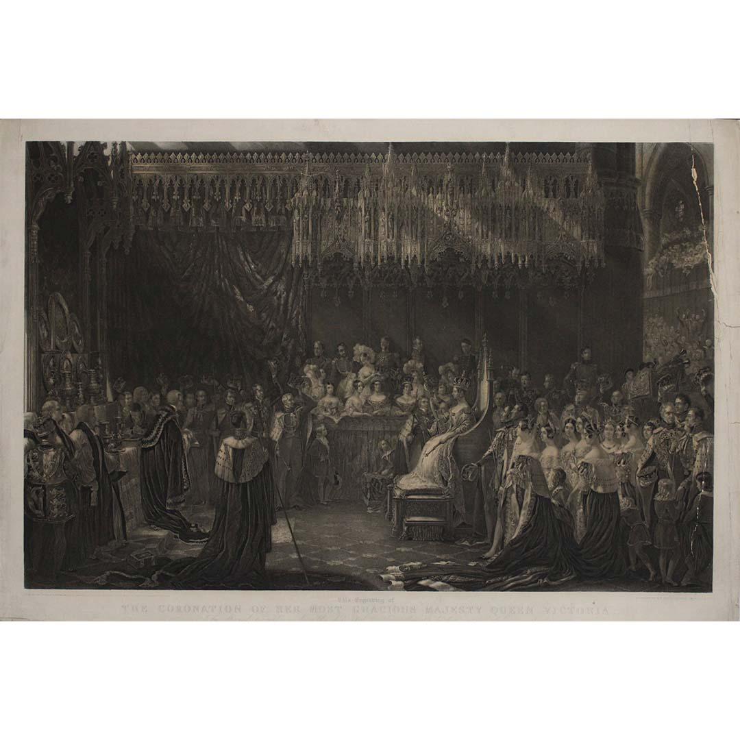 Cette impressionnante gravure de Sir George Hayter représente le couronnement de la reine Victoria, qui a eu lieu le 28 juin 1838 dans l
abbaye de Westminster. Bien que l
événement lui-même ait eu lieu plus tôt, cette gravure a été réalisée vers