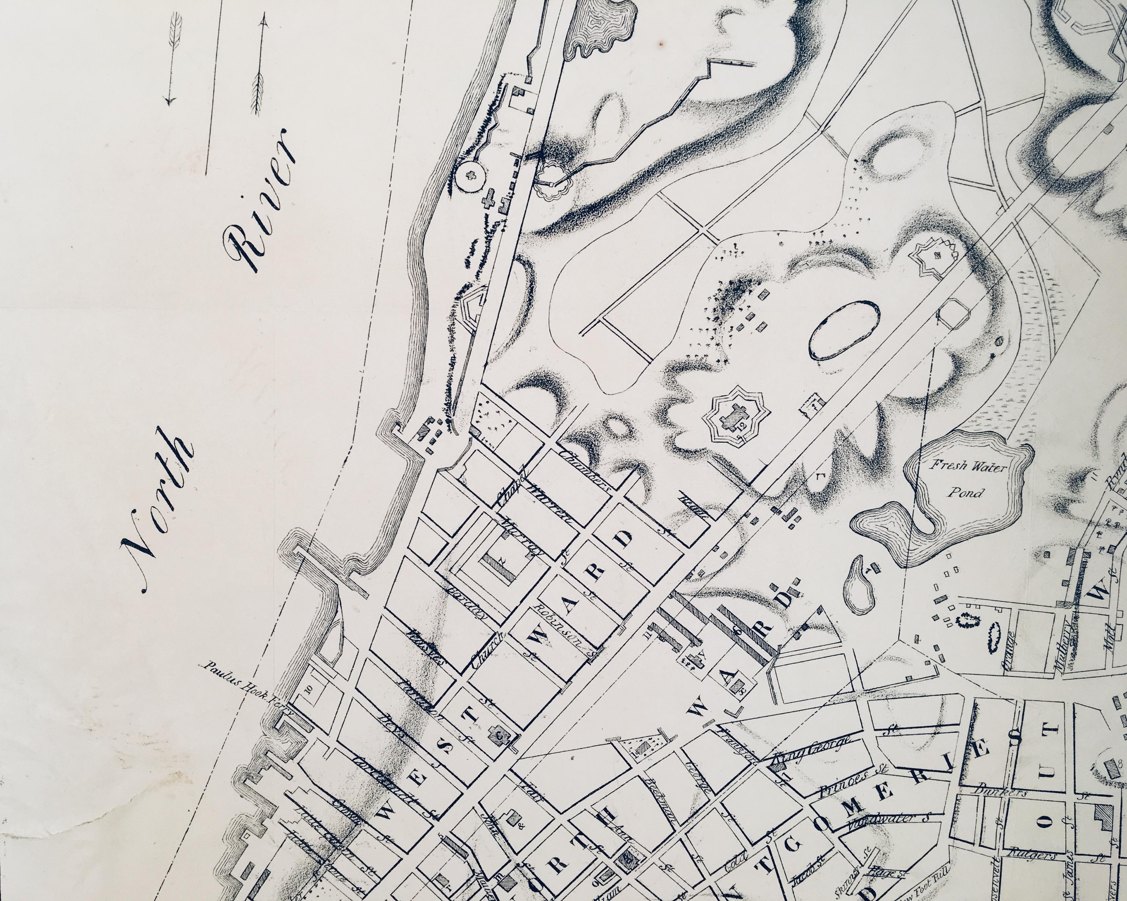 1848 Lithographie von George Hayward, veröffentlicht von David  P. Valentine's Handbuch. Auf der Grundlage der ursprünglichen Vermessung von 1782 und der 1785 von John Hills gezeichneten Karte.  Detailreiche Karte von New York City mit Fort George,
