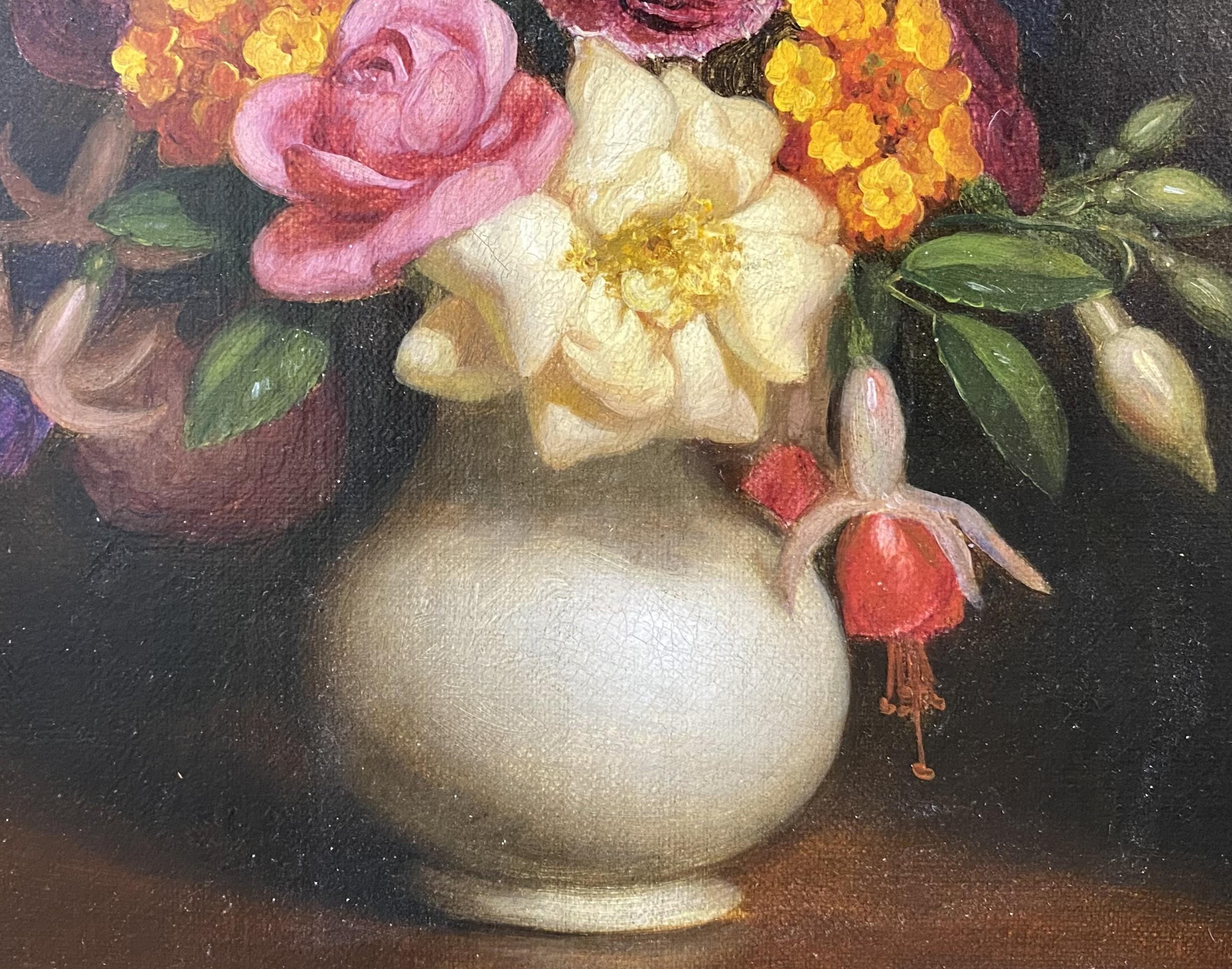 Fein detailliertes Stillleben mit Blumen in einer weißen Vase des amerikanischen Künstlers George Henry Hall (1925-1913). Hall wurde in Manchester, NH, geboren und begann seine Karriere als Künstler im Alter von 16 Jahren.  Im Jahr 1849 reiste er