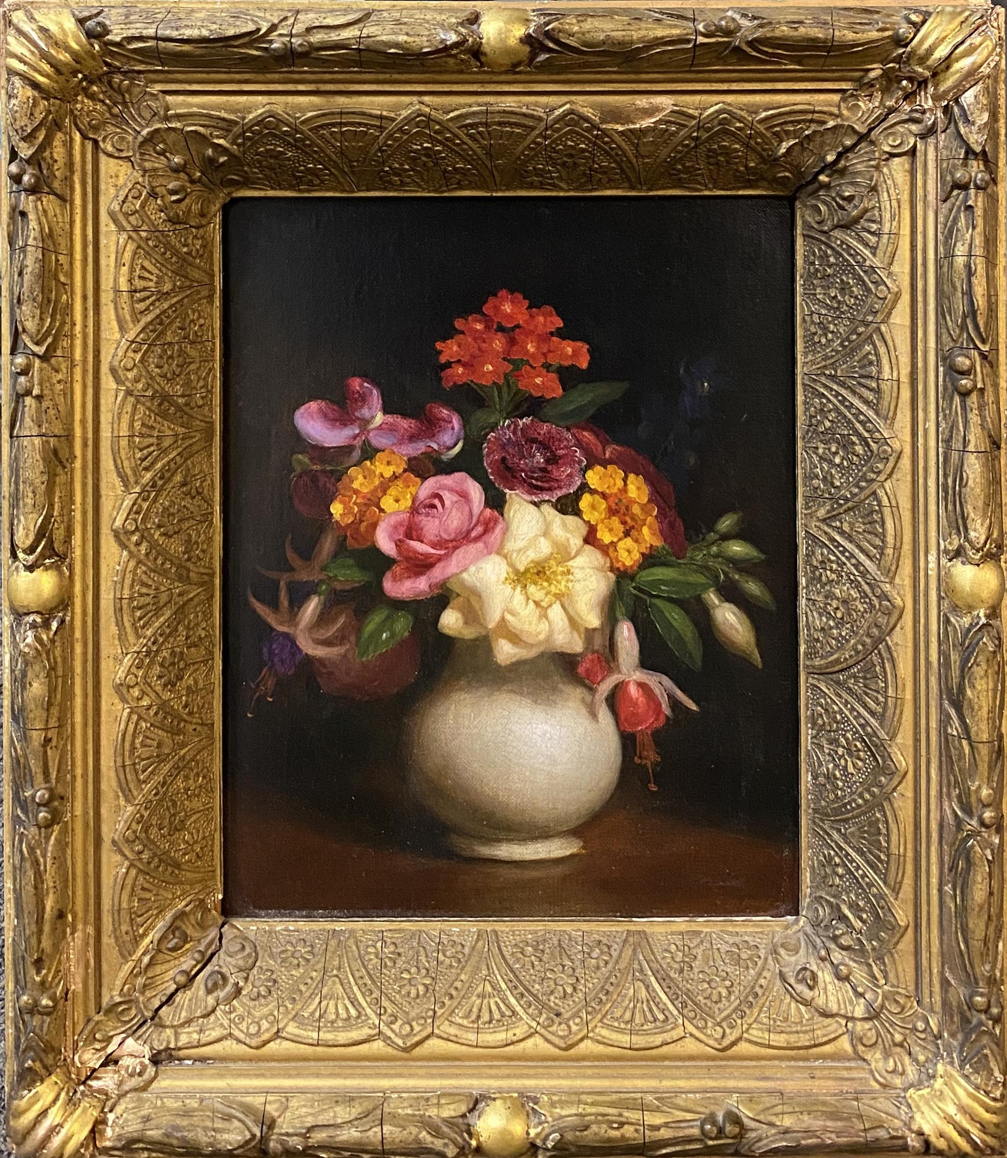 Nature morte aux fleurs dans un vase blanc