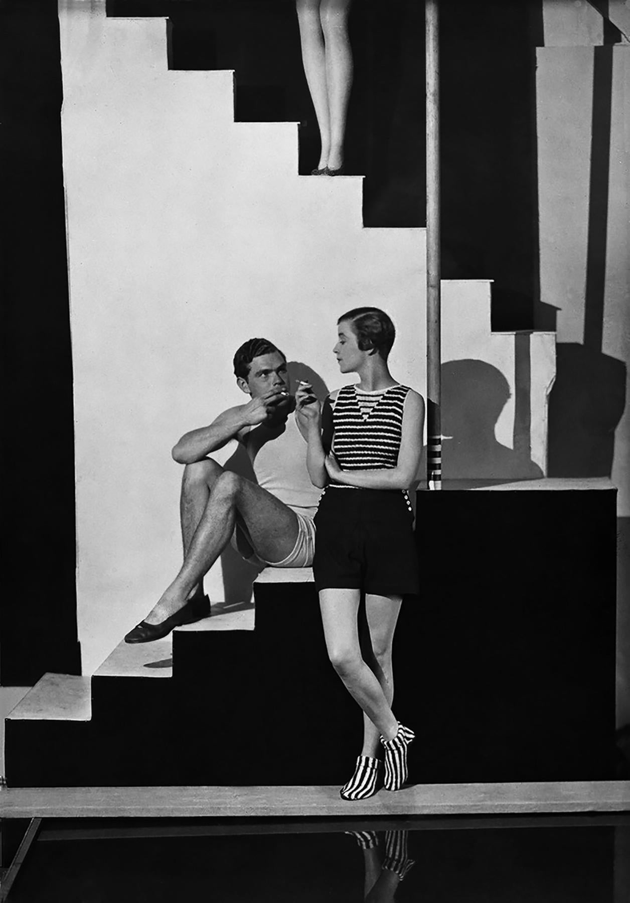 George Hoyningen-Huene Black and White Photograph – Beachwear von Schiaparelli, Bettina Jones