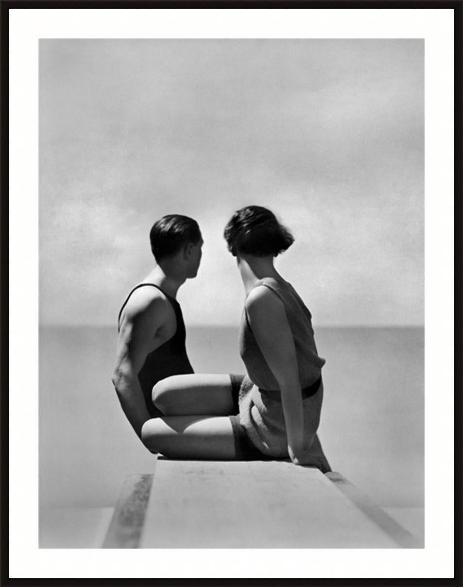 Taucher, Bademode von Izod – Photograph von George Hoyningen-Huene