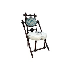 Sedia in noce con brevetto del 1869 di George Hunziger, con tappezzeria in crewel più recente