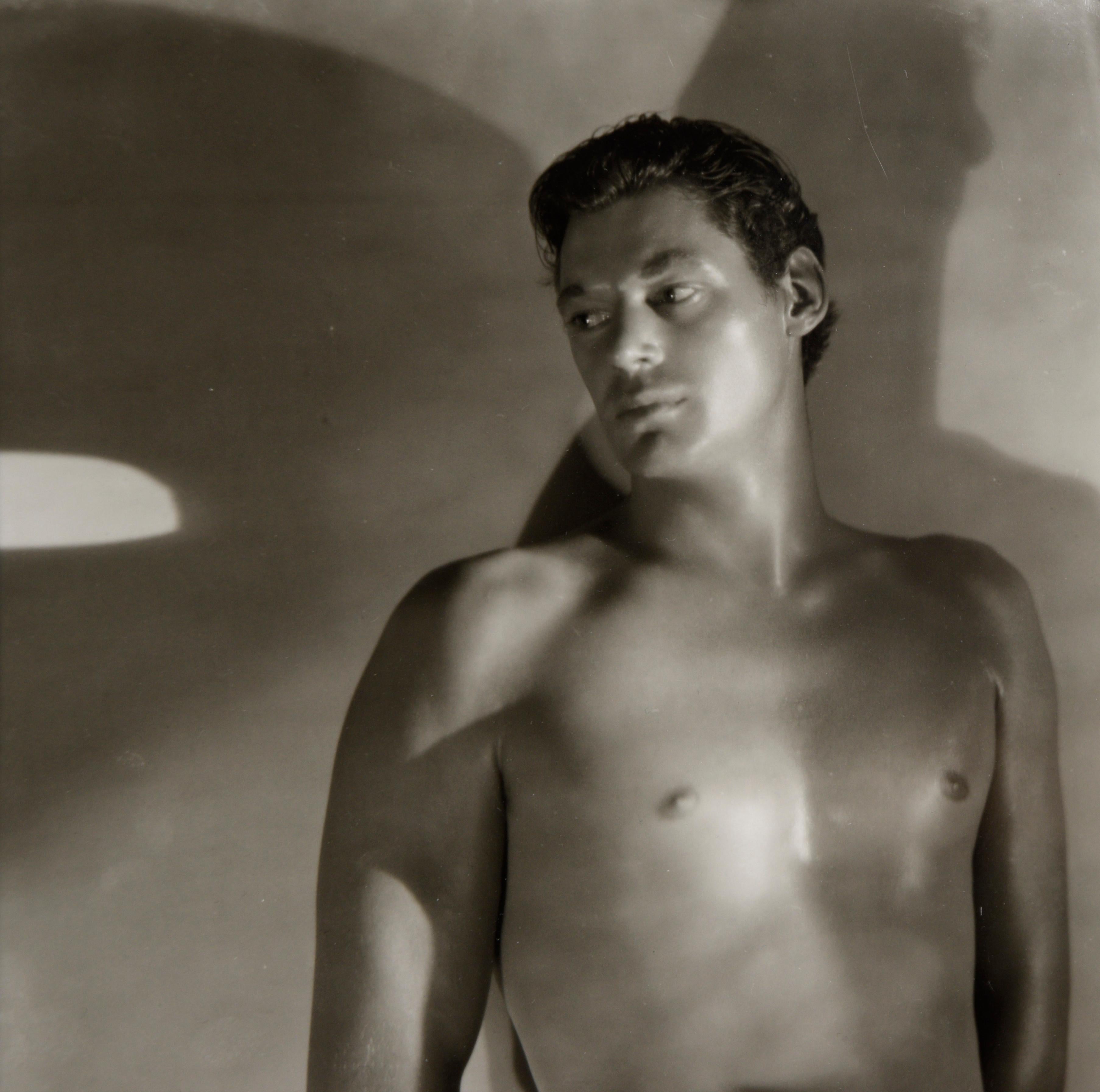 Original Black and White Photograph of Johnny Weissmuller For Sale 2