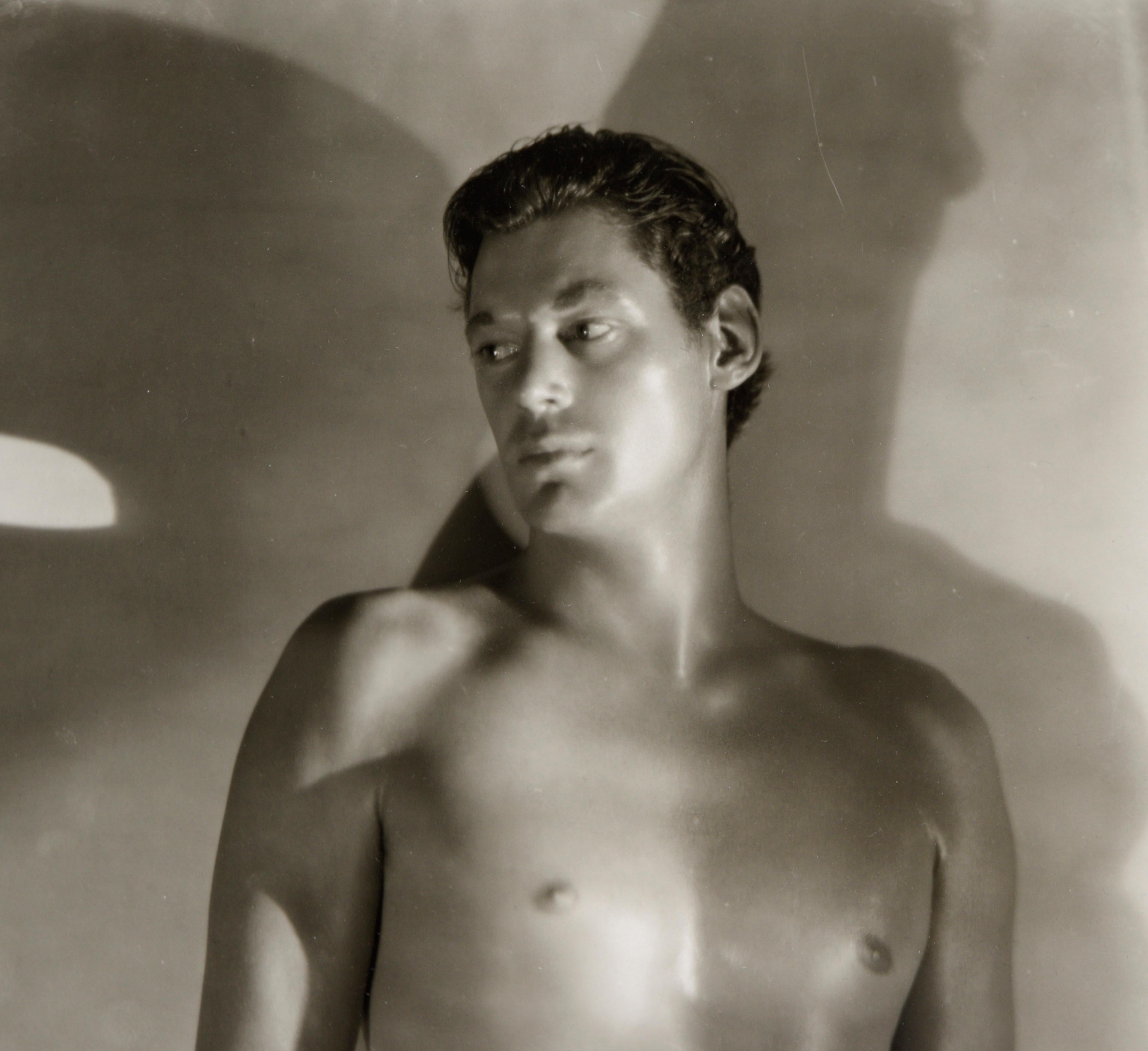 Original Black and White Photograph of Johnny Weissmuller For Sale 3