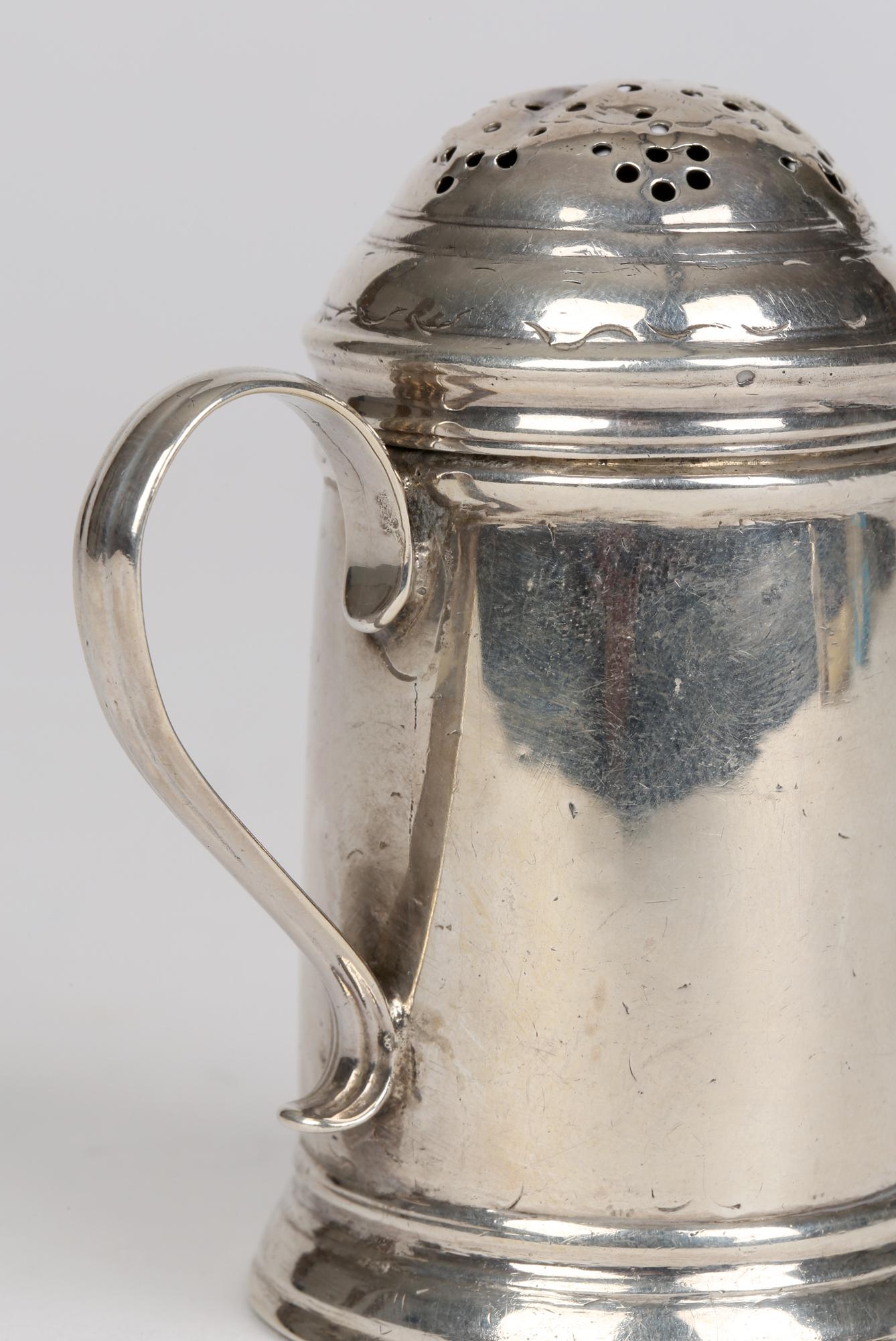 George I Armorial Silver Handled Kitchen Pepper Shaker, London, 1725 In Good Condition For Sale In Bishop's Stortford, Hertfordshire