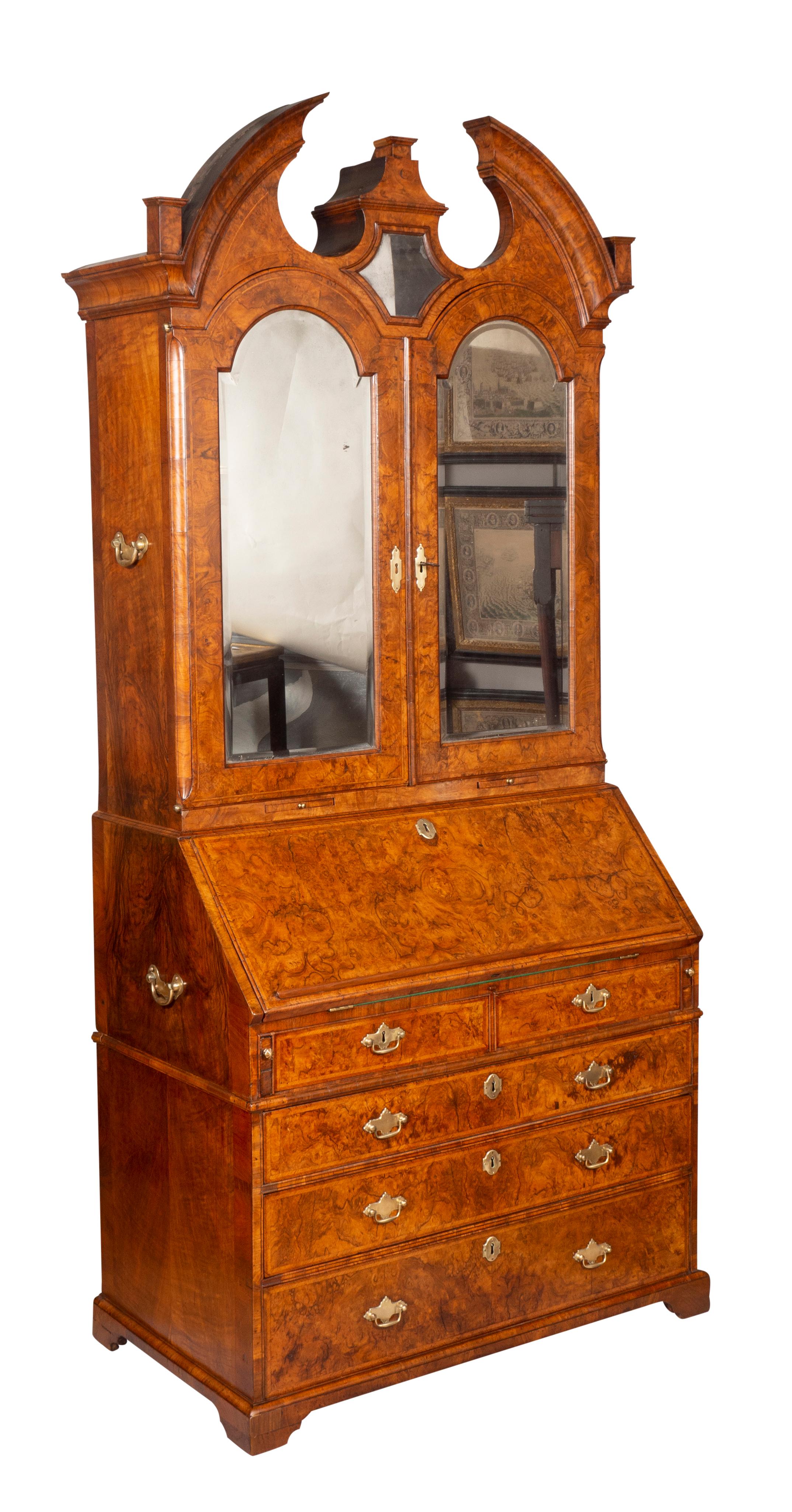 George II Walnut Bureau Bookcase In Good Condition For Sale In Essex, MA