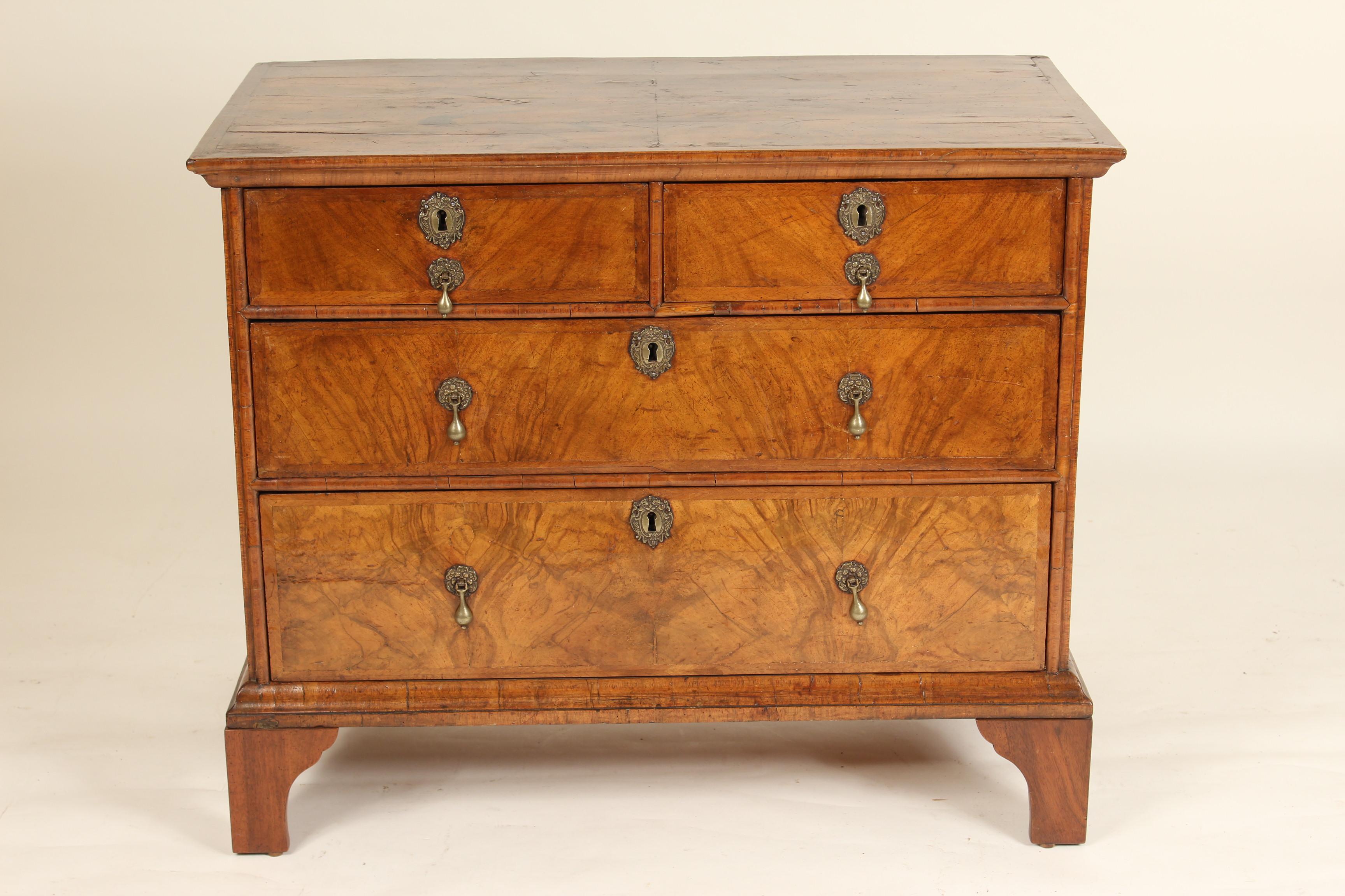 Antique George style I burl walnut chest of drawers, 18th century. The feet are 20th century.