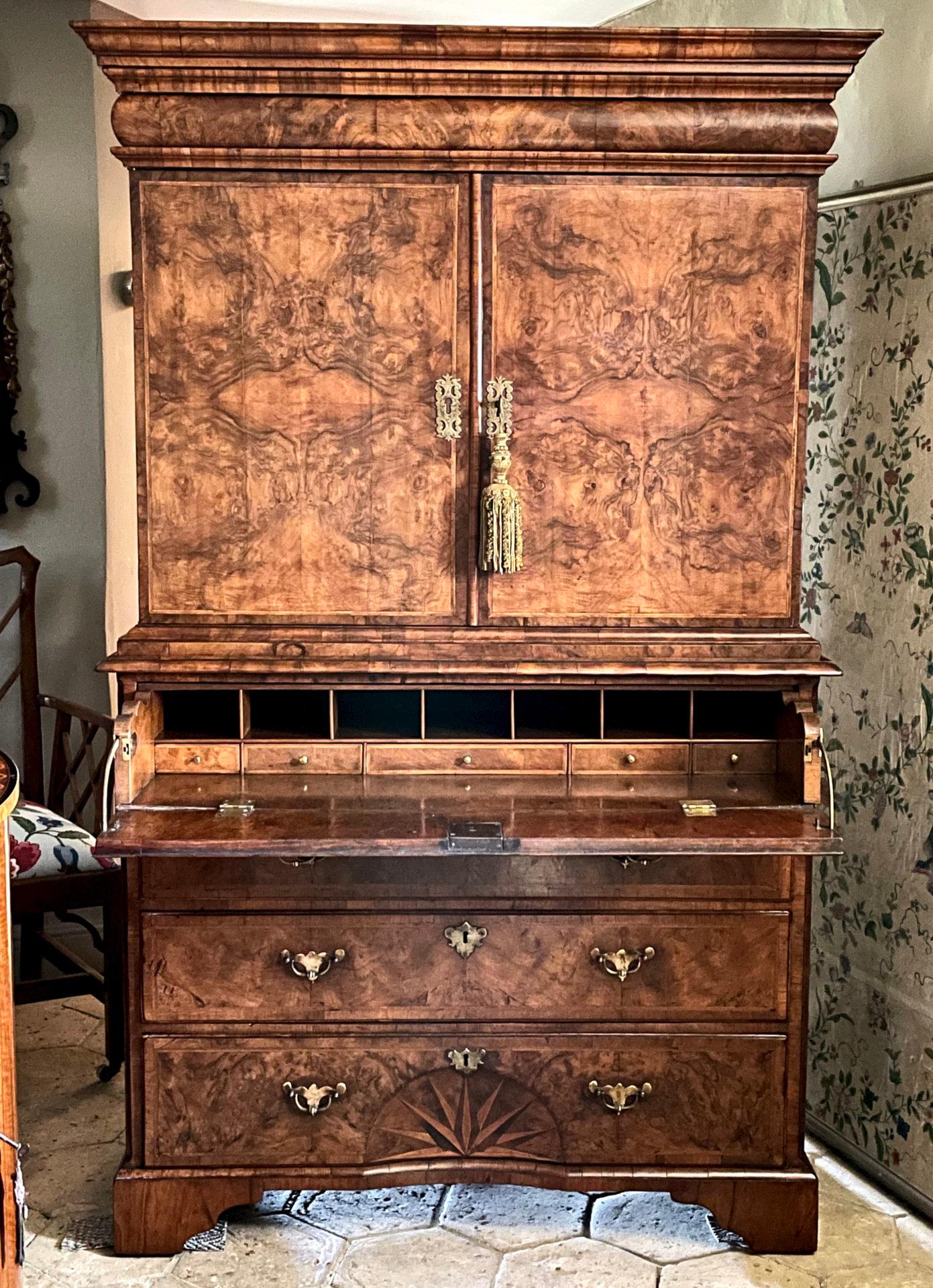 George I Burr Walnut Secretaire Cabinet on Chest In Good Condition In Lymington, GB