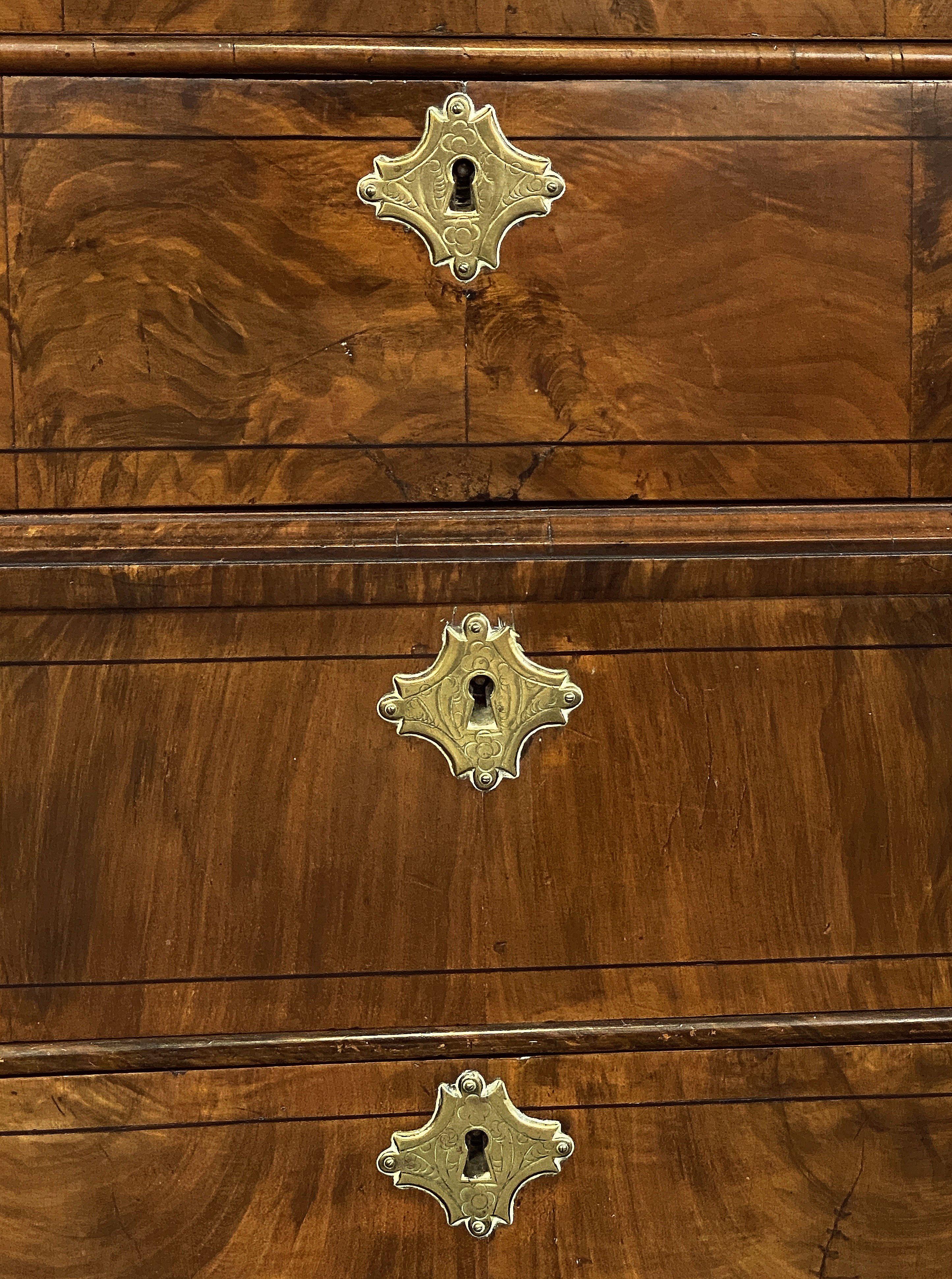 George I Cabinet on Chest of Figured Walnut from the 18th Century For Sale 4