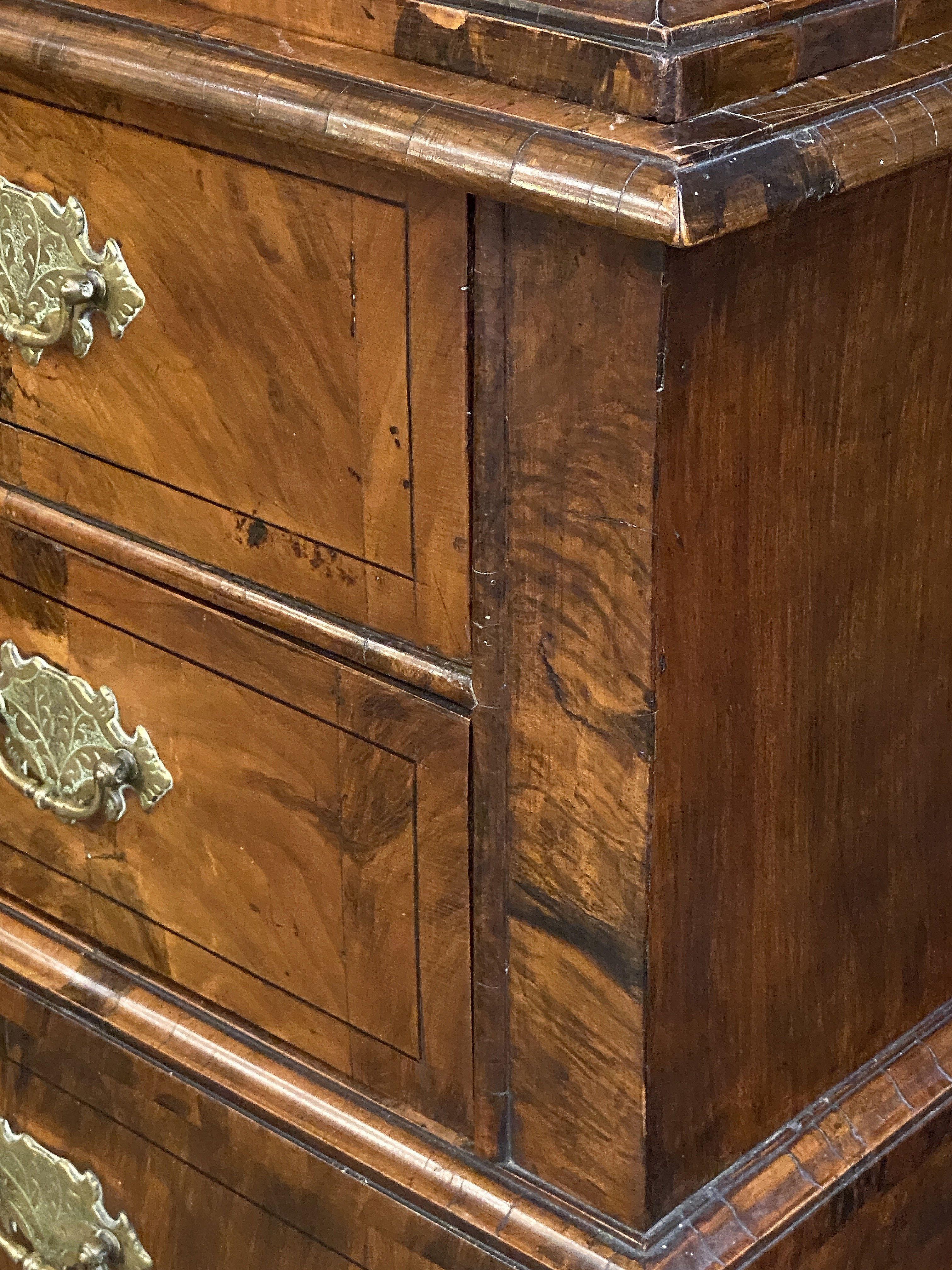 George I Cabinet on Chest of Figured Walnut from the 18th Century For Sale 5