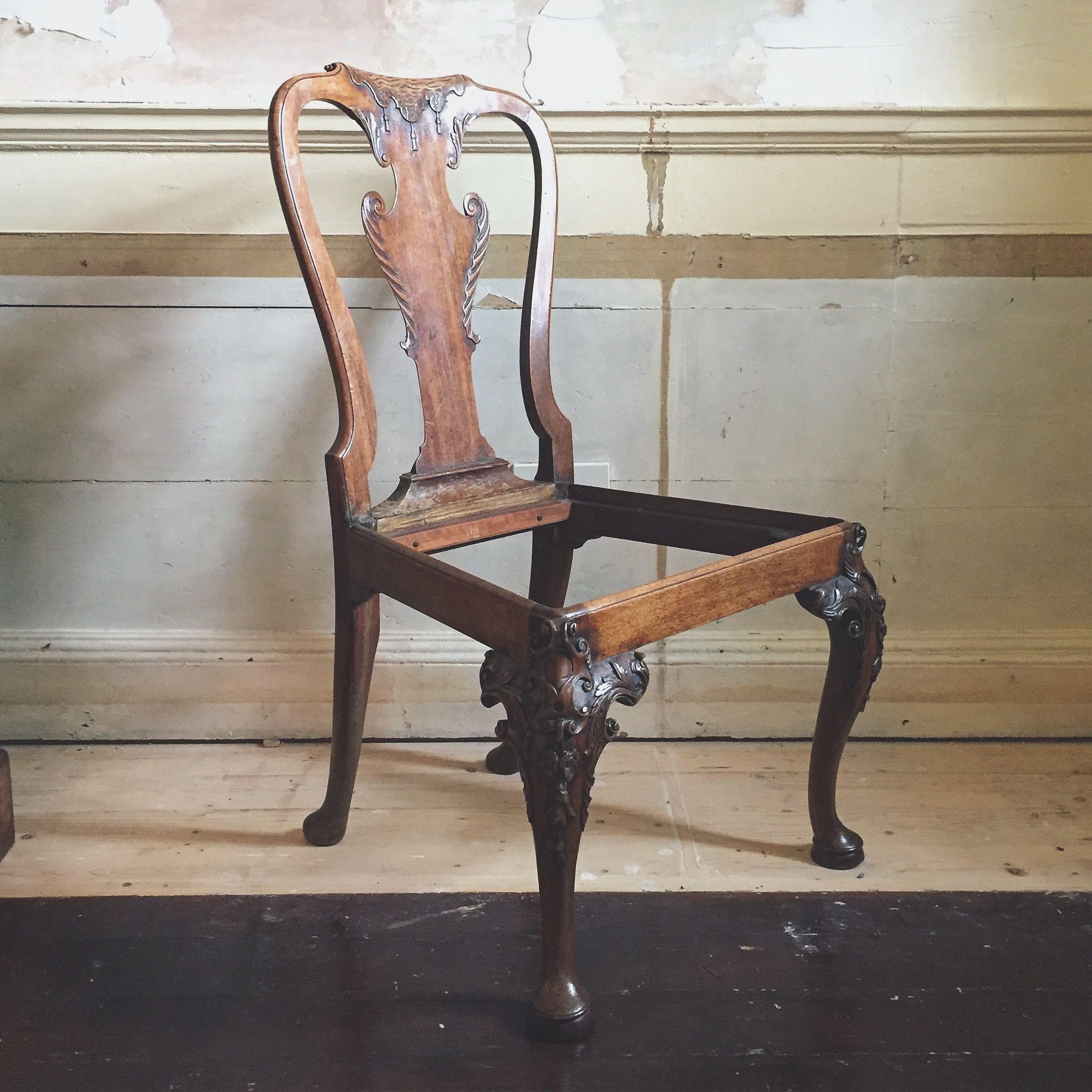 George I Carved Irish Walnut Pair of Chairs In Good Condition In Oxfordshire, United Kingdom