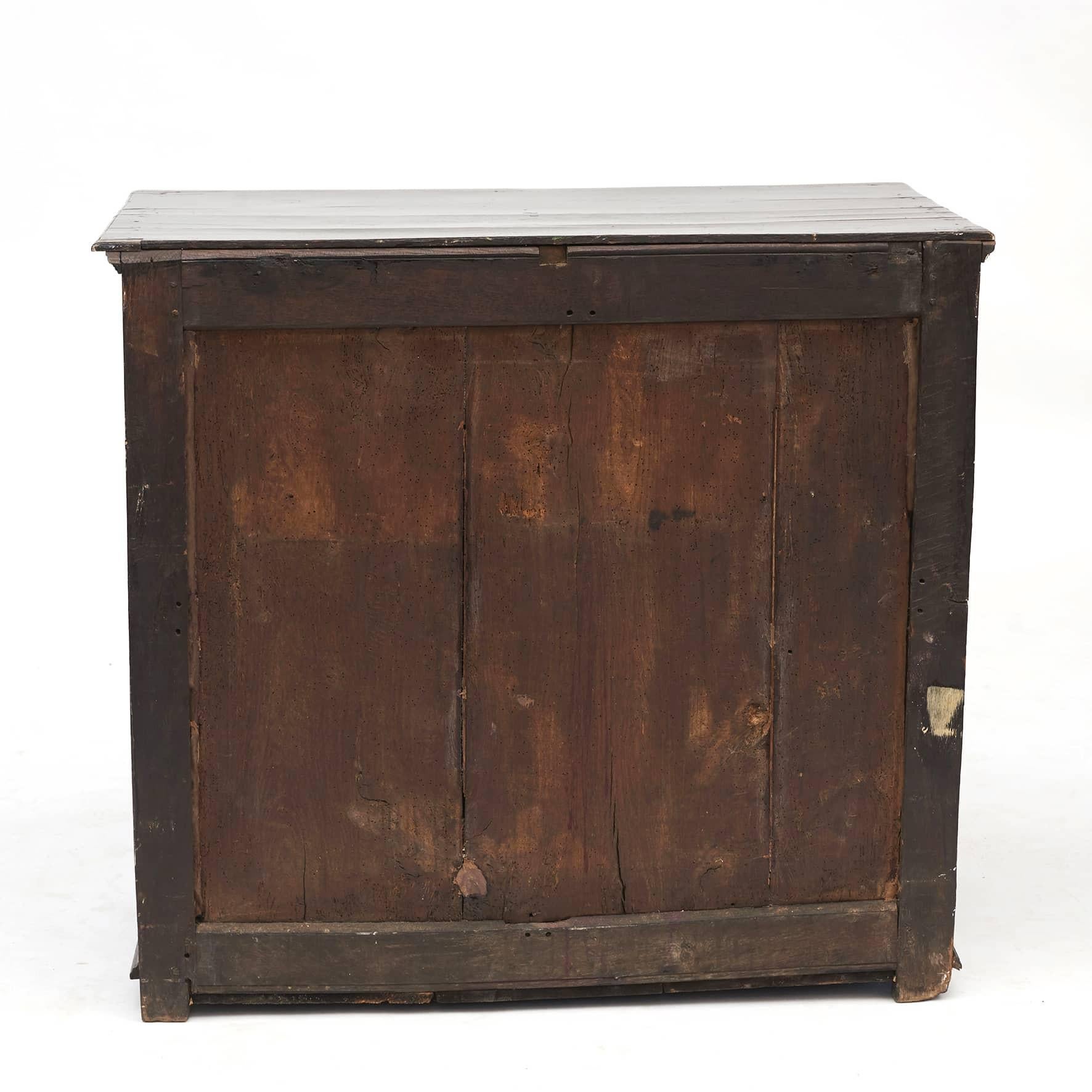 George I Chest of Drawers in Oak, England 1680-1700 For Sale 1