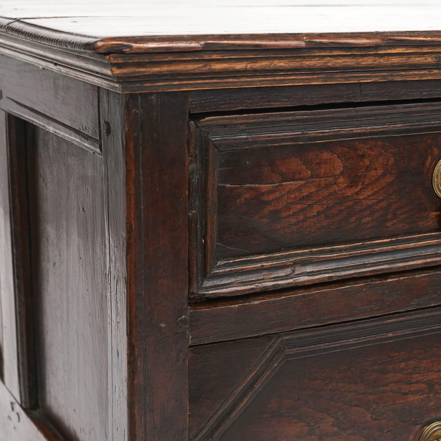 George I Chest of Drawers in Oak, England 1680-1700 In Good Condition For Sale In Kastrup, DK
