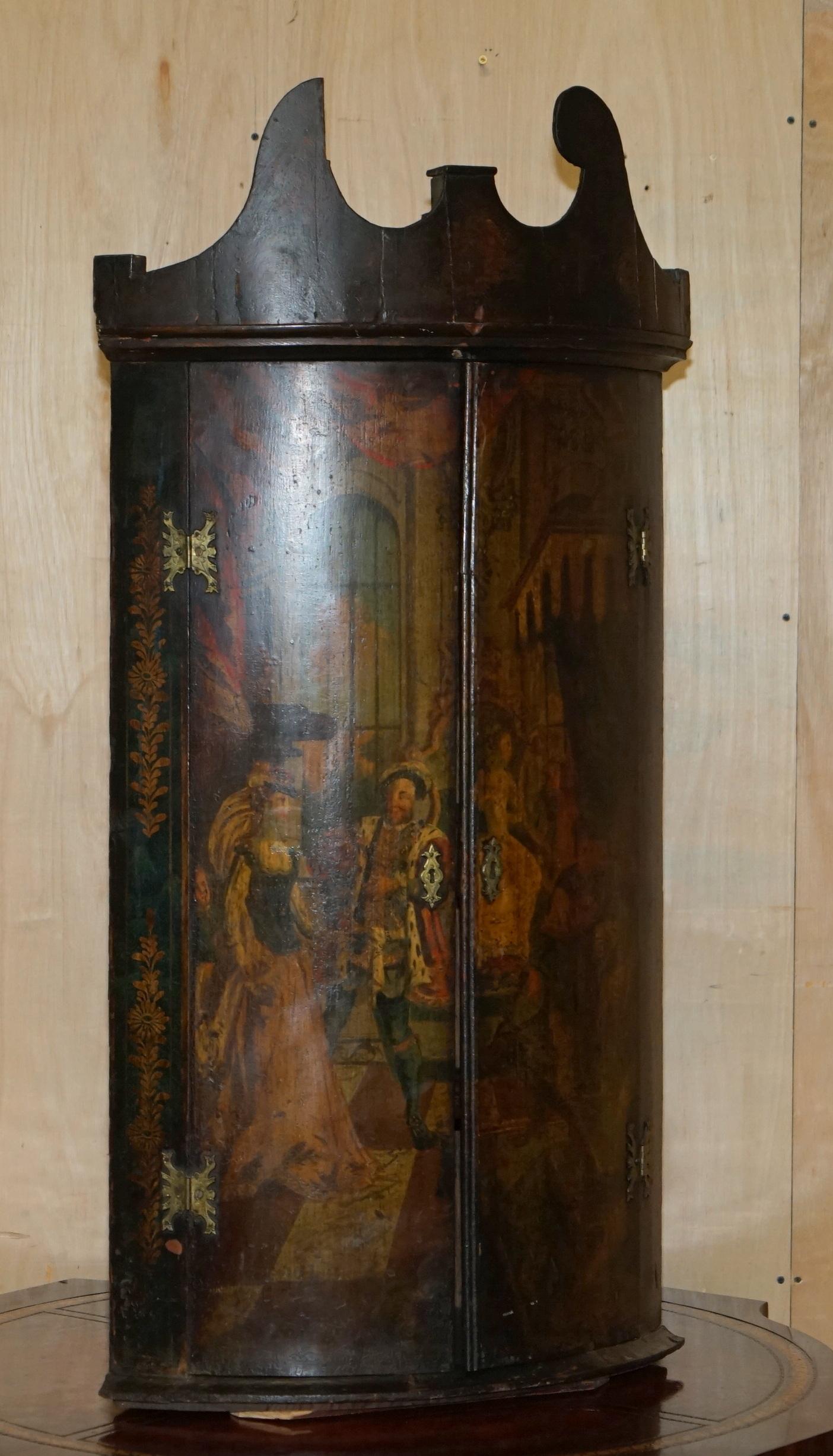Casa Reale Antiquariato

Royal House Antiques è lieta di proporre in vendita questo importante e squisito armadio a muro angolare sospeso dipinto in policromia di Giorgio I, del 1700 circa.

Tieni presente che le spese di spedizione indicate sono
