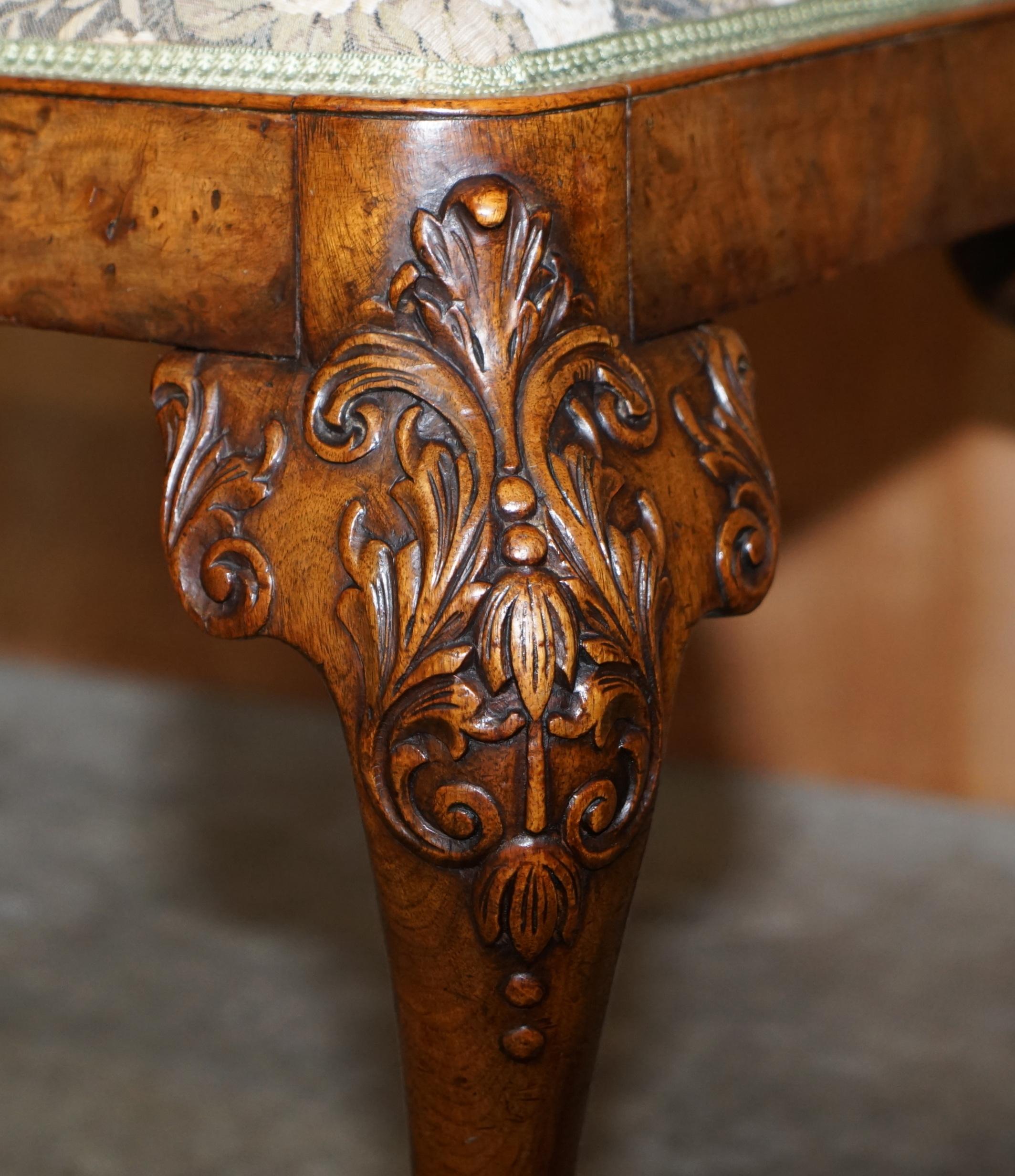 George I circa 1720 Burr Walnut Long Stool Ornately Carved Lion Hairy Paw Feet For Sale 3