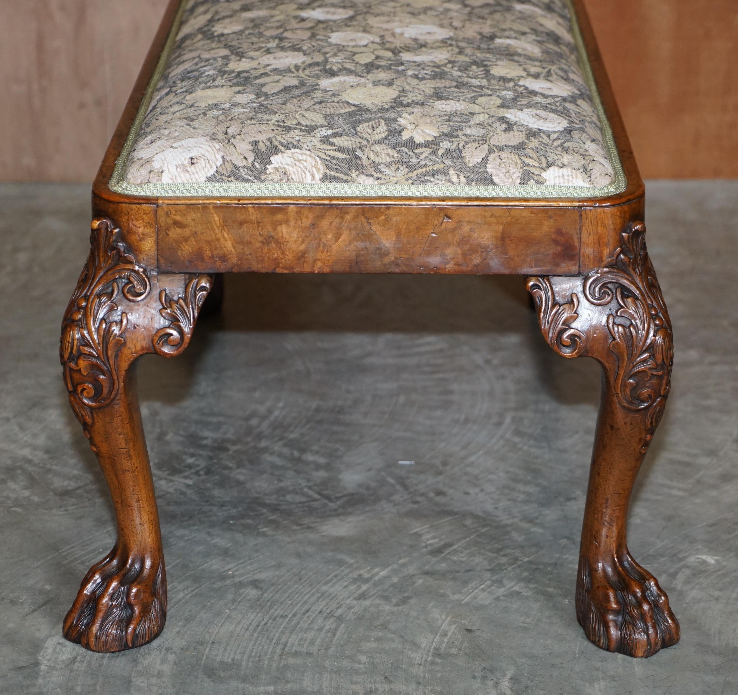 George I circa 1720 Burr Walnut Long Stool Ornately Carved Lion Hairy Paw Feet For Sale 5