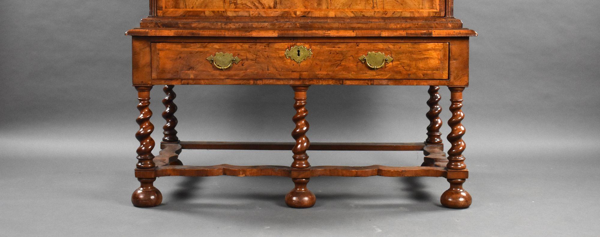 George I Figured Walnut Chest on Stand In Good Condition In Chelmsford, Essex