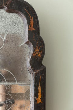 Miroir en verre à piédestal George I doré et japanné noir