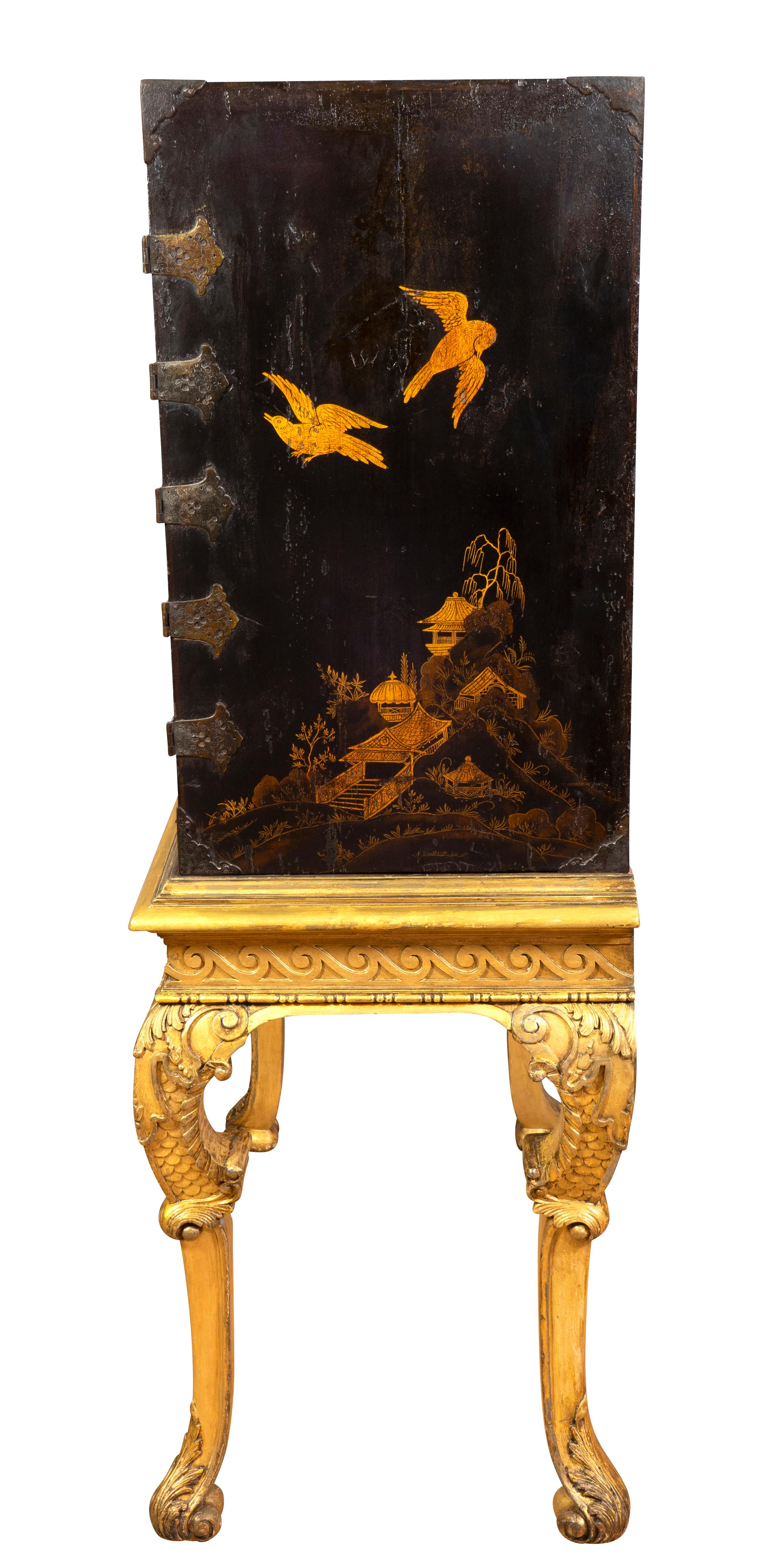 George I Giltwood and Japanned Cabinet on Stand In Good Condition For Sale In Essex, MA