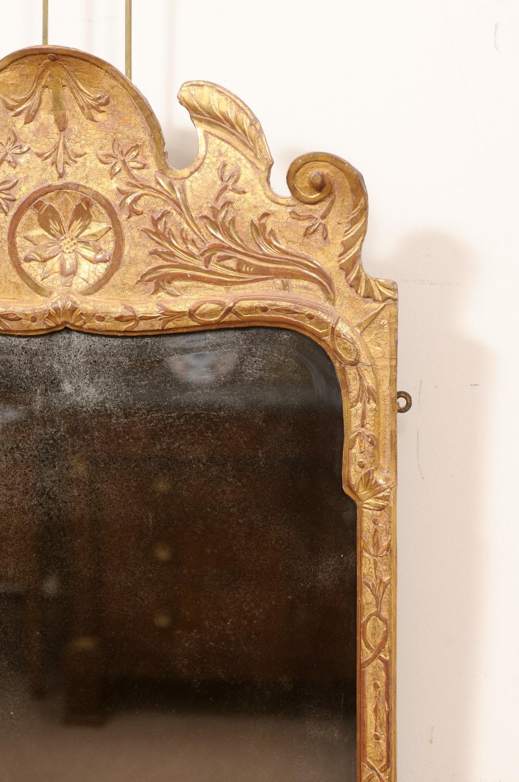 George I Giltwood Mirror with Carved Foliage Detail, England ca. 1725 For Sale 5