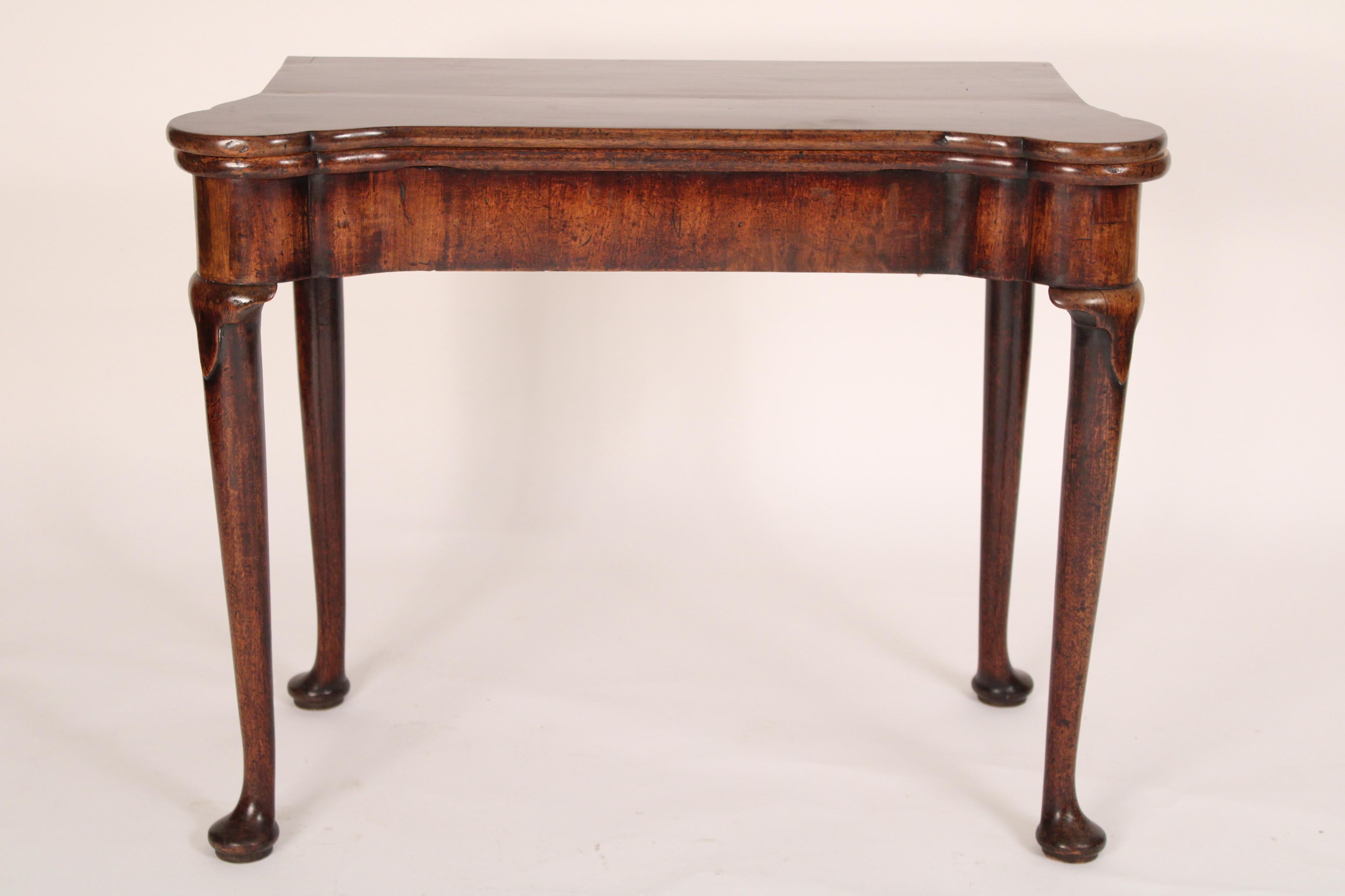 Antique George I mahogany games table with concertina action, 18th century. With a rectangular top with turret front corners, a frieze with concertina action, when the top is opened there is a leather playing surface turret corners and deep wells