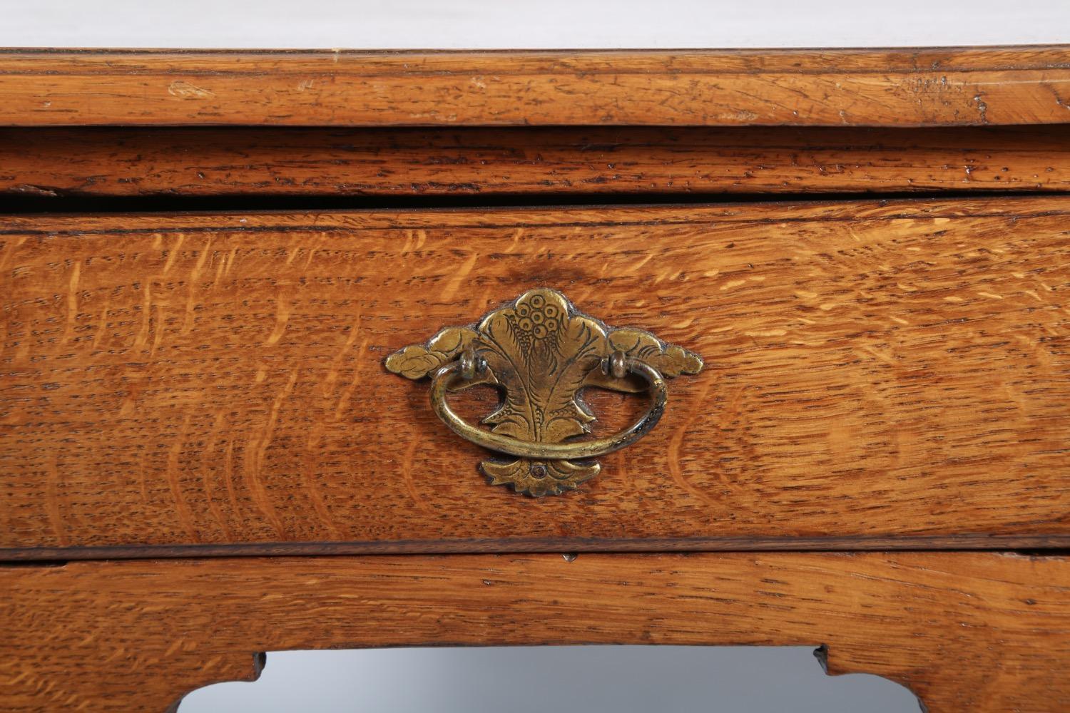 George I Oak Three-Drawer Table im Zustand „Gut“ in Greenwich, CT