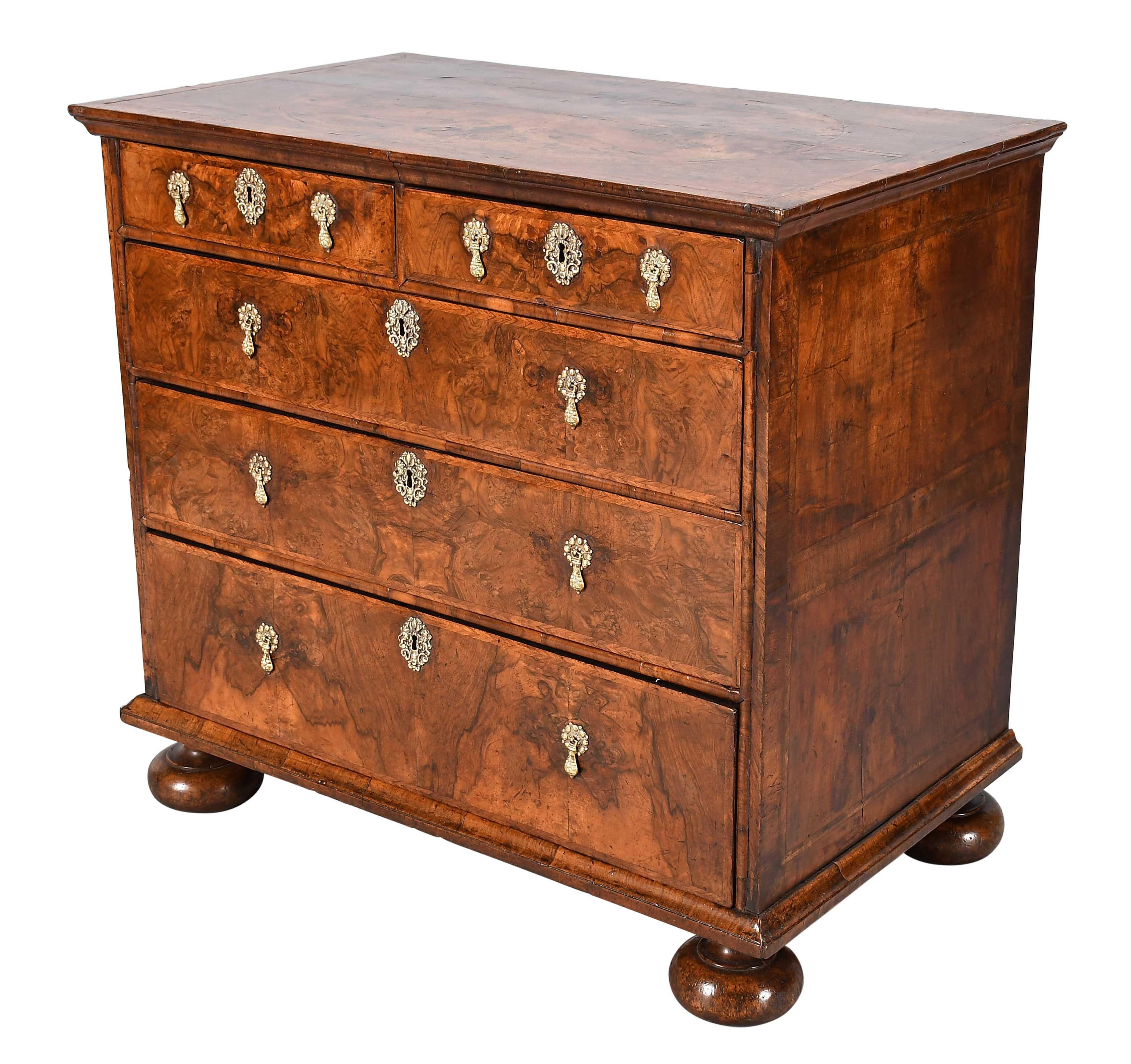 Impiallacciato Cassapanca d'epoca George I impiallacciata in legno di noce a forte figurazione in vendita