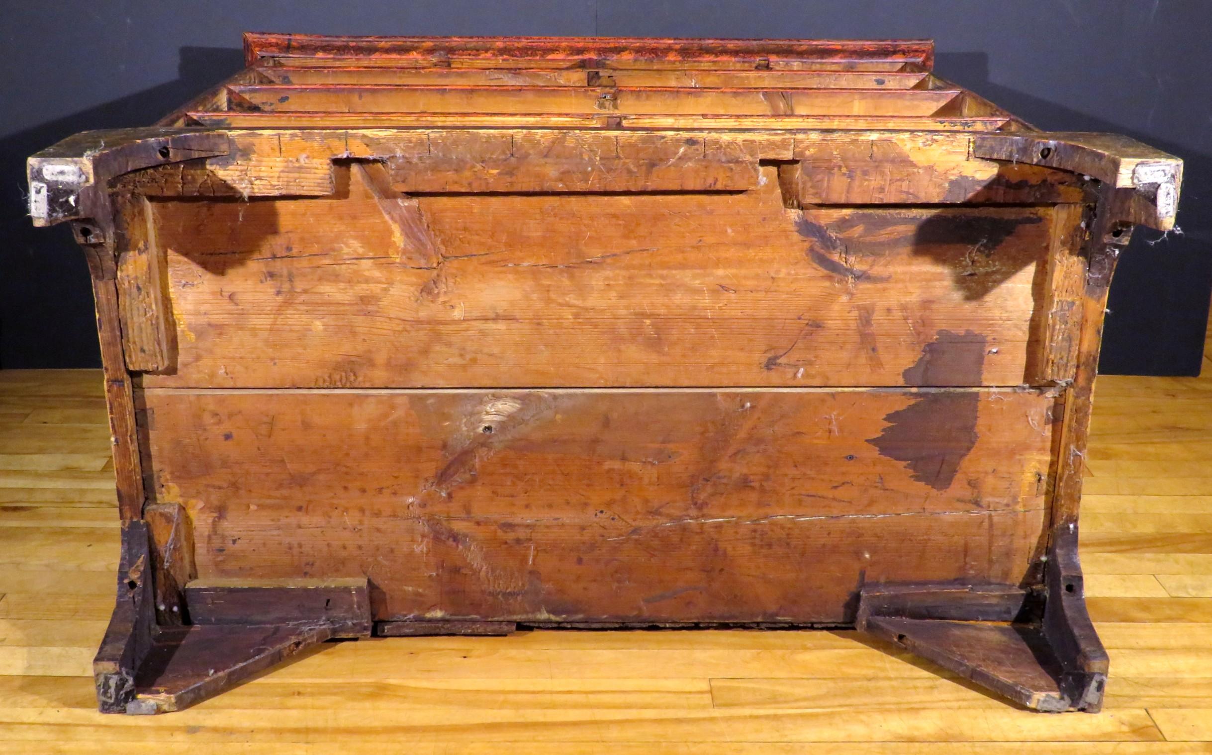 George I Period Japanned Chest of Drawers, England Circa 1720 For Sale 4
