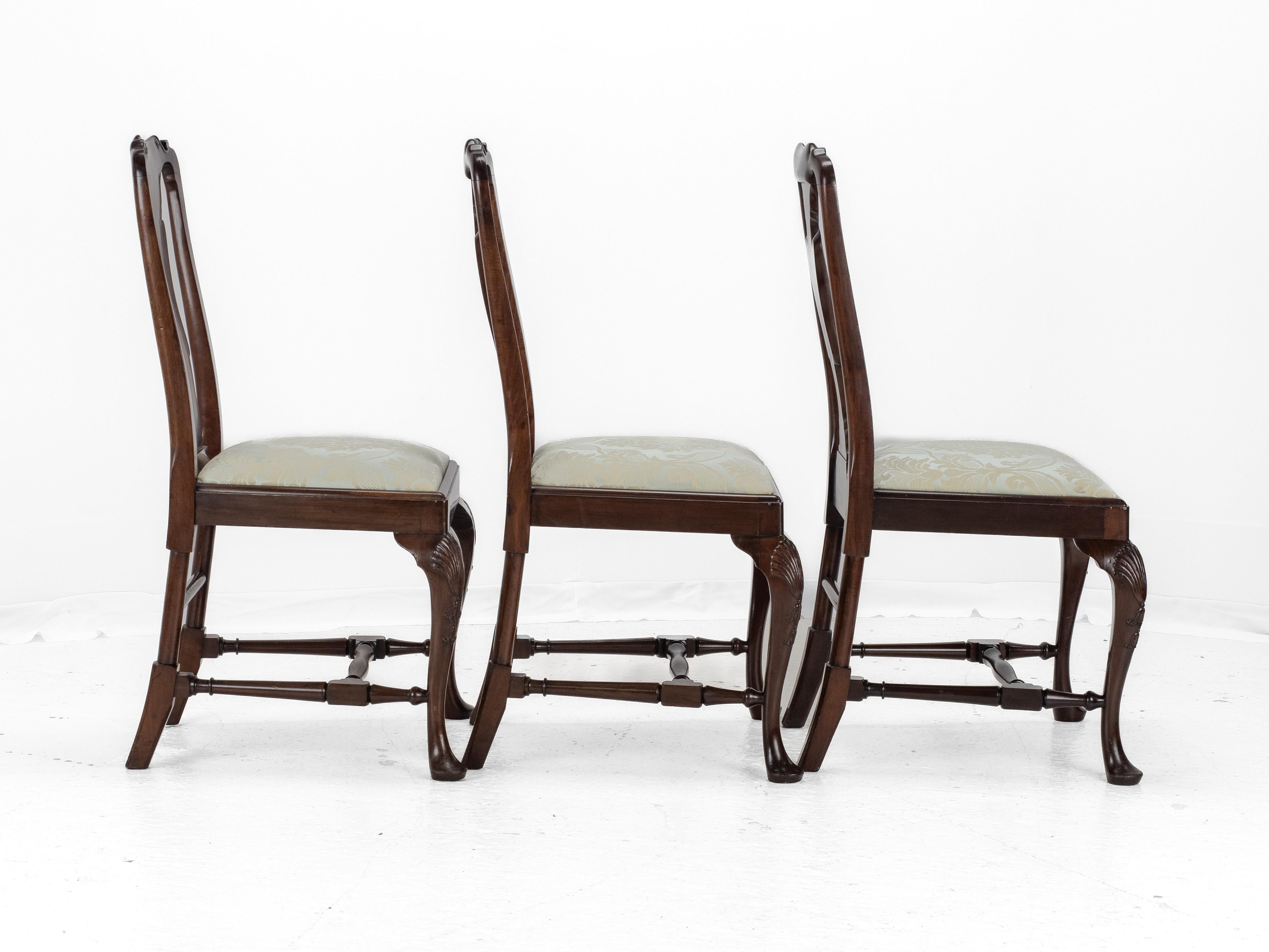 Juego de 8 sillas de comedor de caoba Jorge I / Reina Ana Waring & Gillows en venta 1