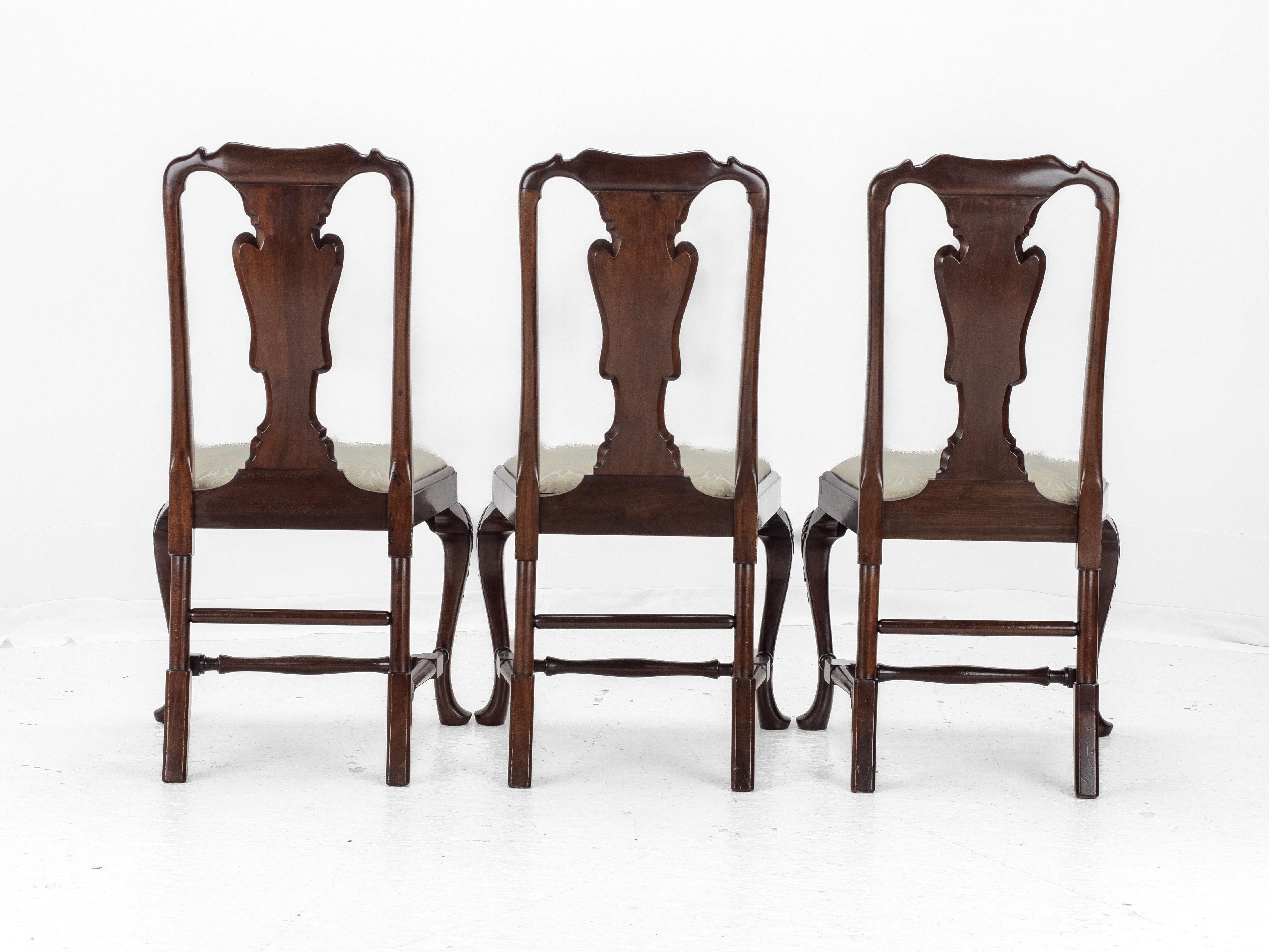 Juego de 8 sillas de comedor de caoba Jorge I / Reina Ana Waring & Gillows en venta 2