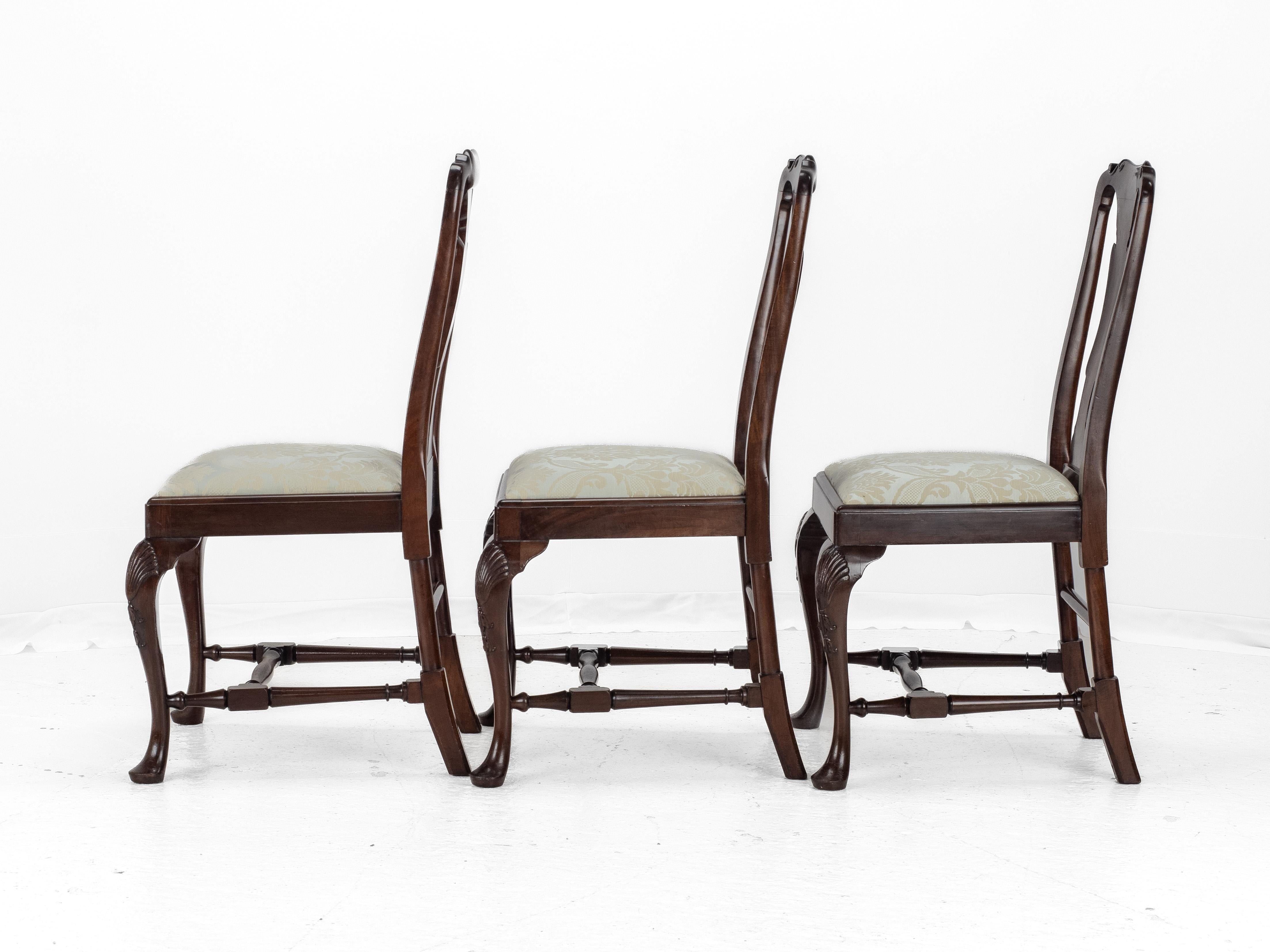 Juego de 8 sillas de comedor de caoba Jorge I / Reina Ana Waring & Gillows en venta 3