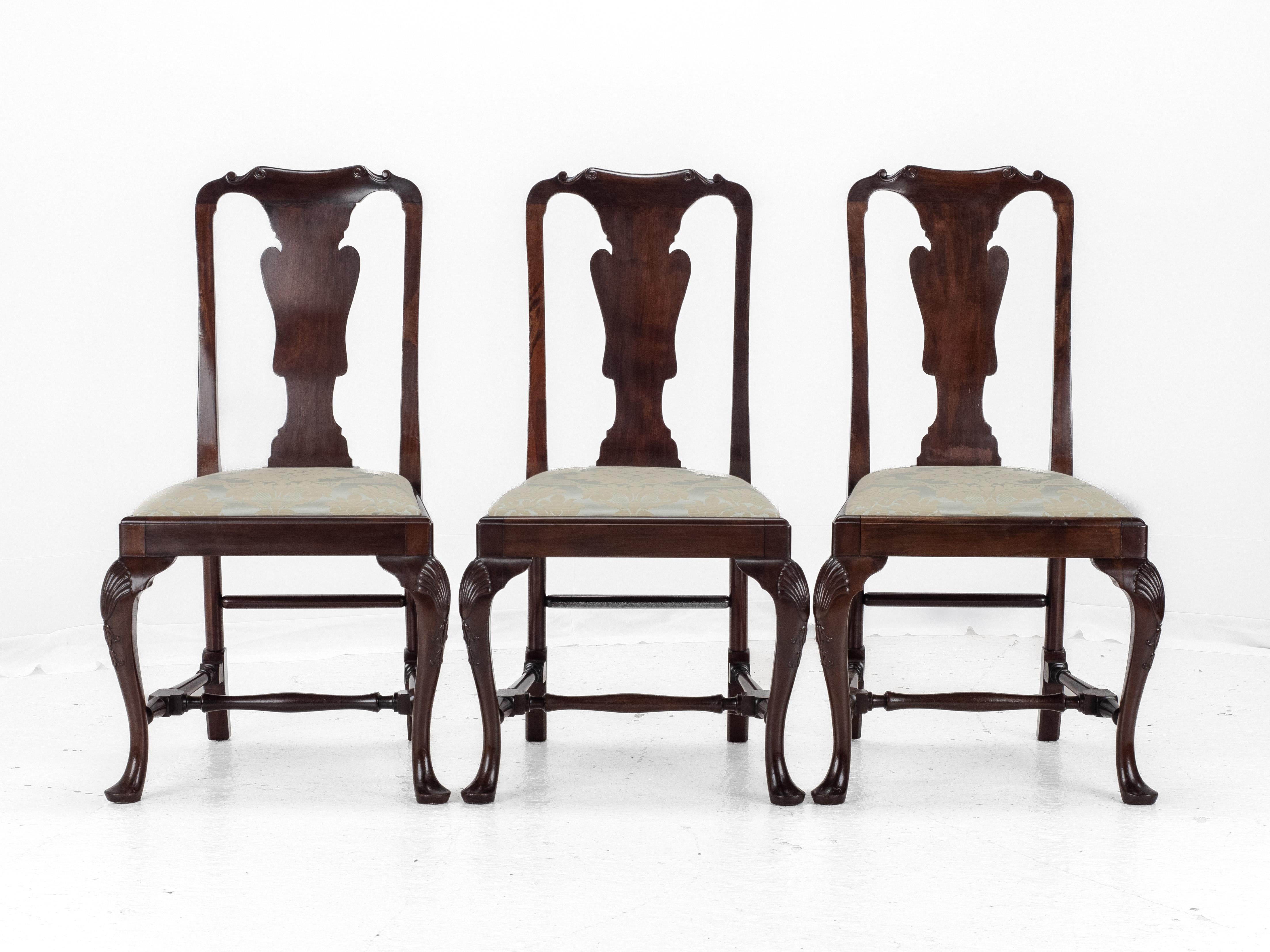 Juego de 8 sillas de comedor de caoba Jorge I / Reina Ana Waring & Gillows en venta 4