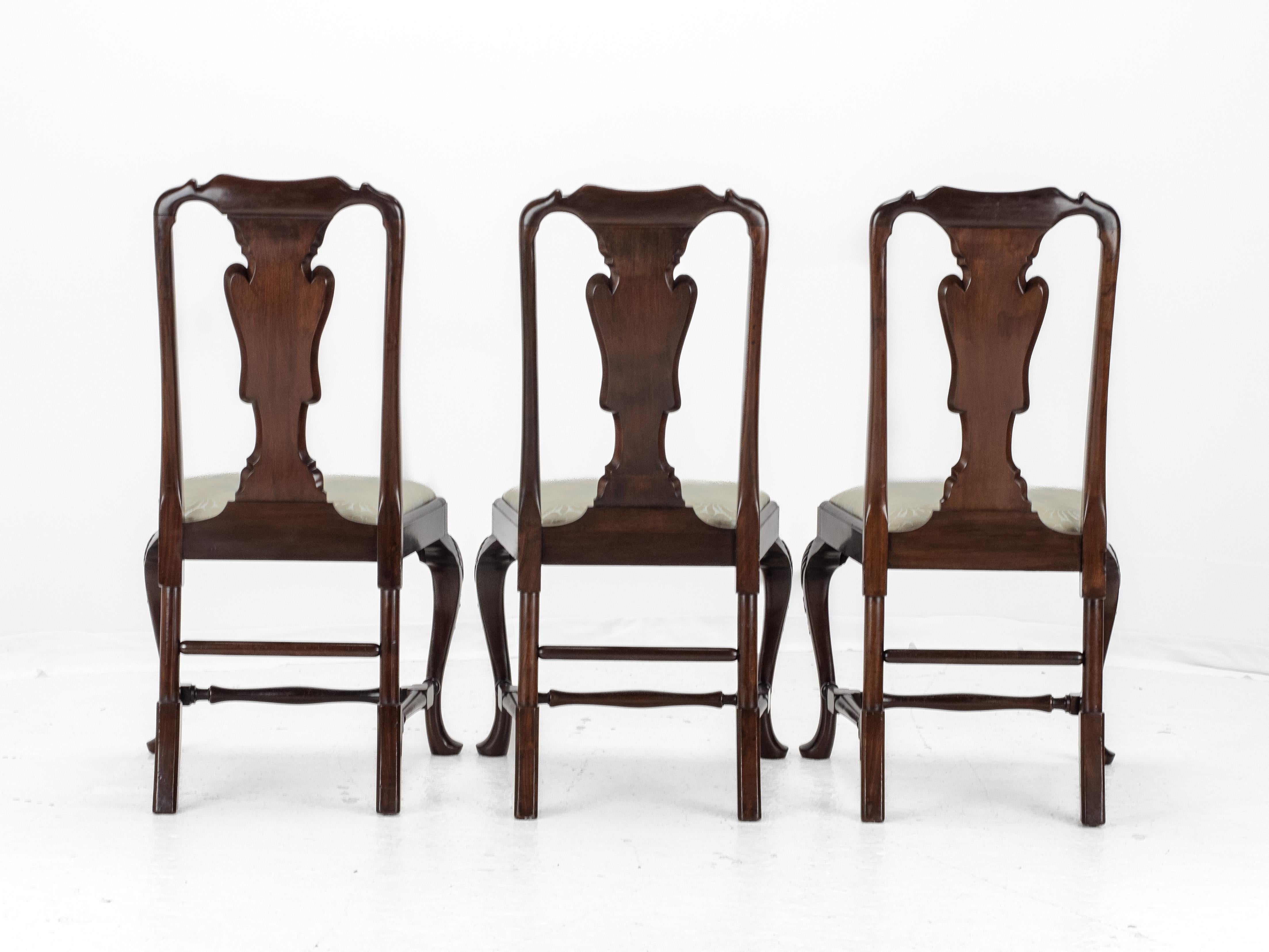 Juego de 8 sillas de comedor de caoba Jorge I / Reina Ana Waring & Gillows en venta 6