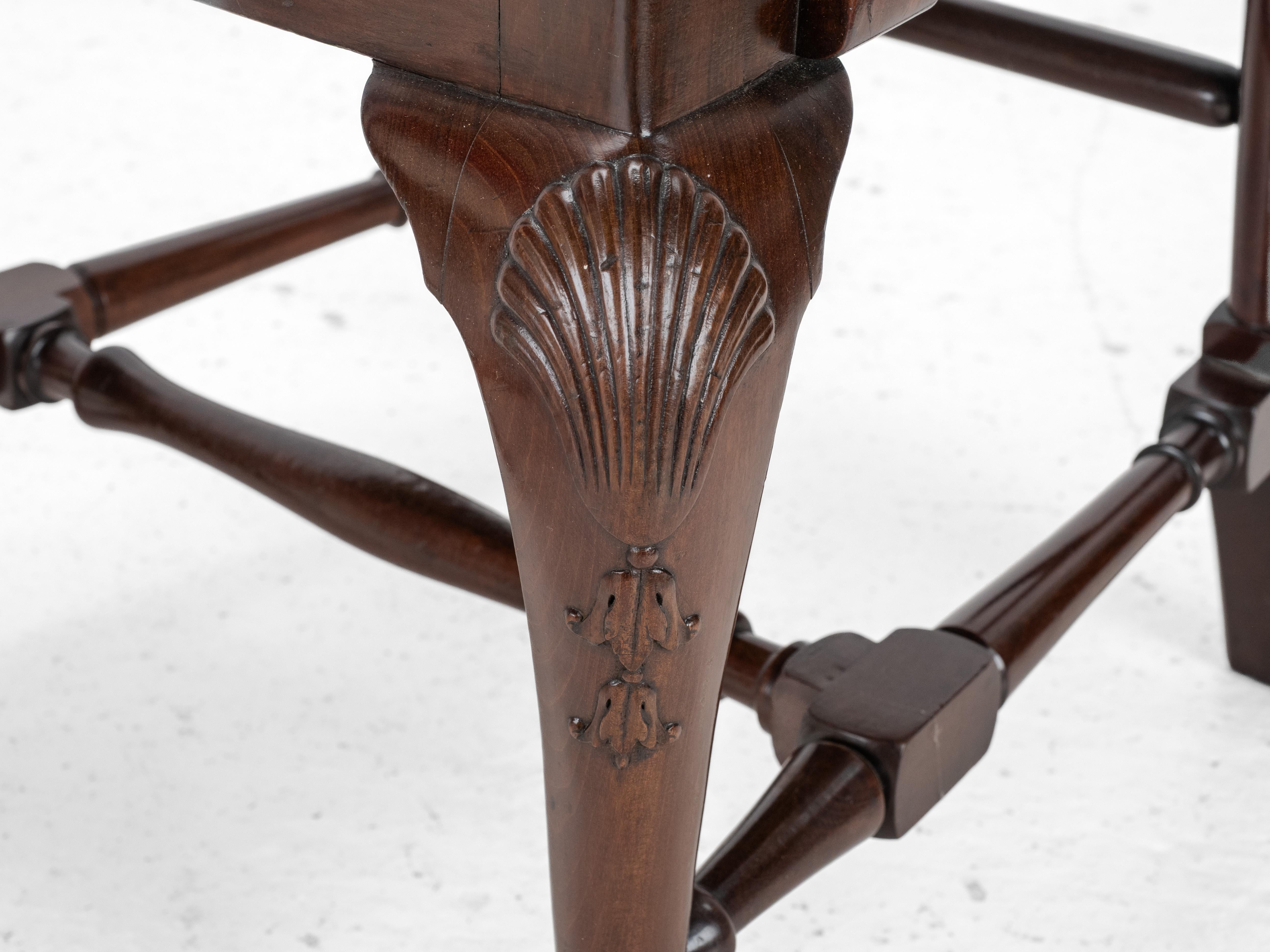 Juego de 8 sillas de comedor de caoba Jorge I / Reina Ana Waring & Gillows en venta 9