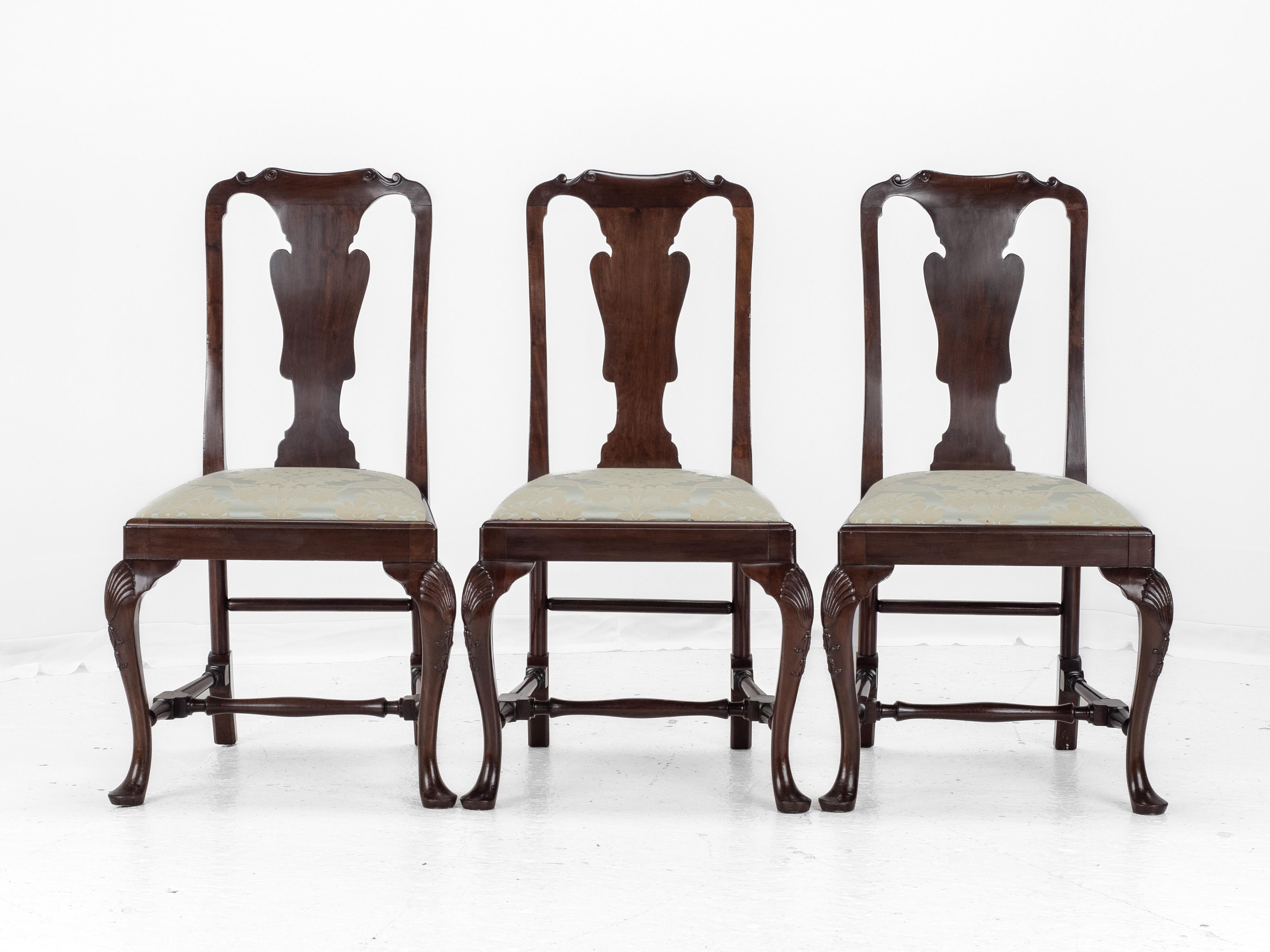 Juego de 8 sillas de comedor de caoba Jorge I / Reina Ana Waring & Gillows Caoba en venta