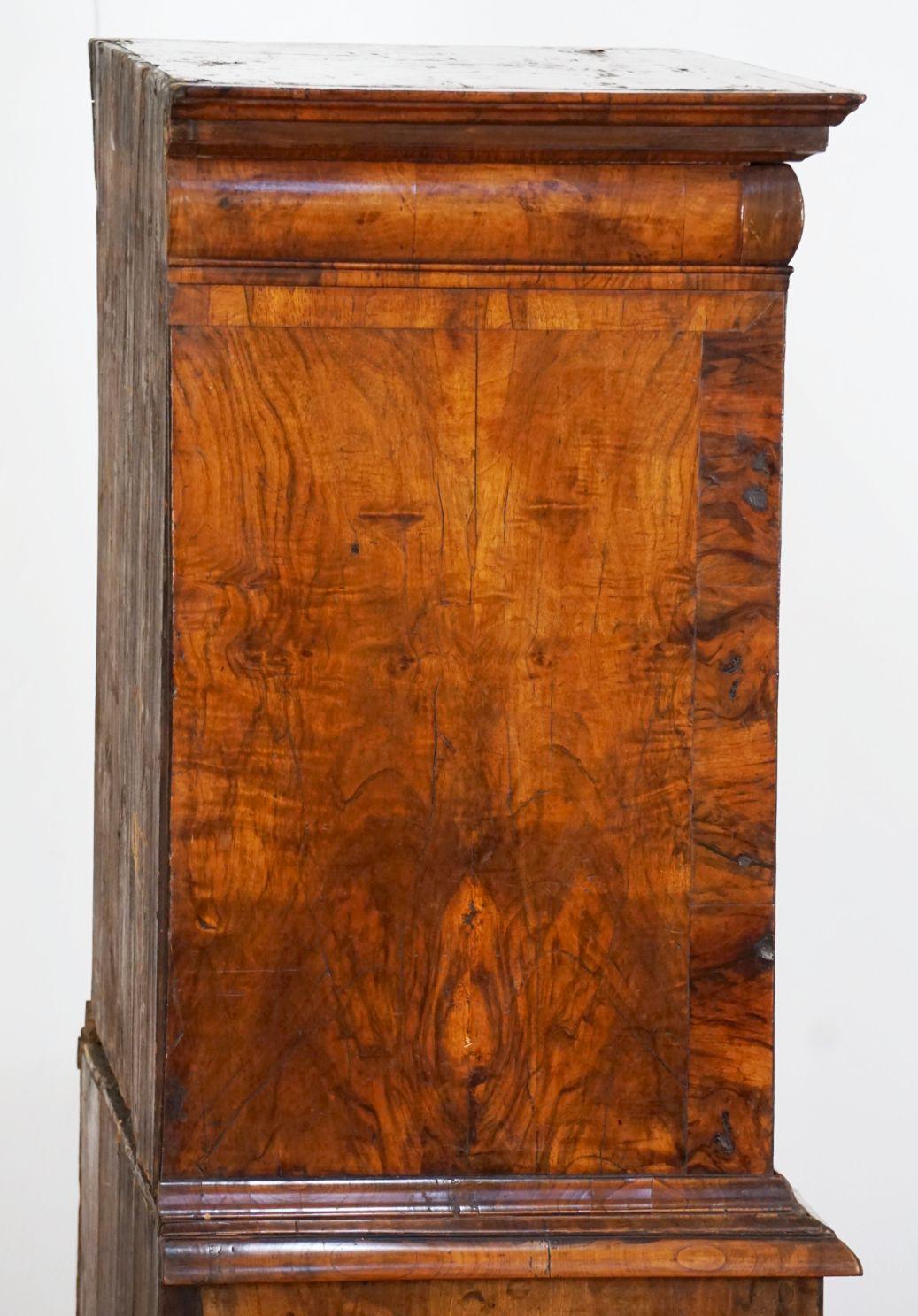 George I Secretary Bureau or Escritoire of Figured Walnut from the 18th Century  For Sale 3