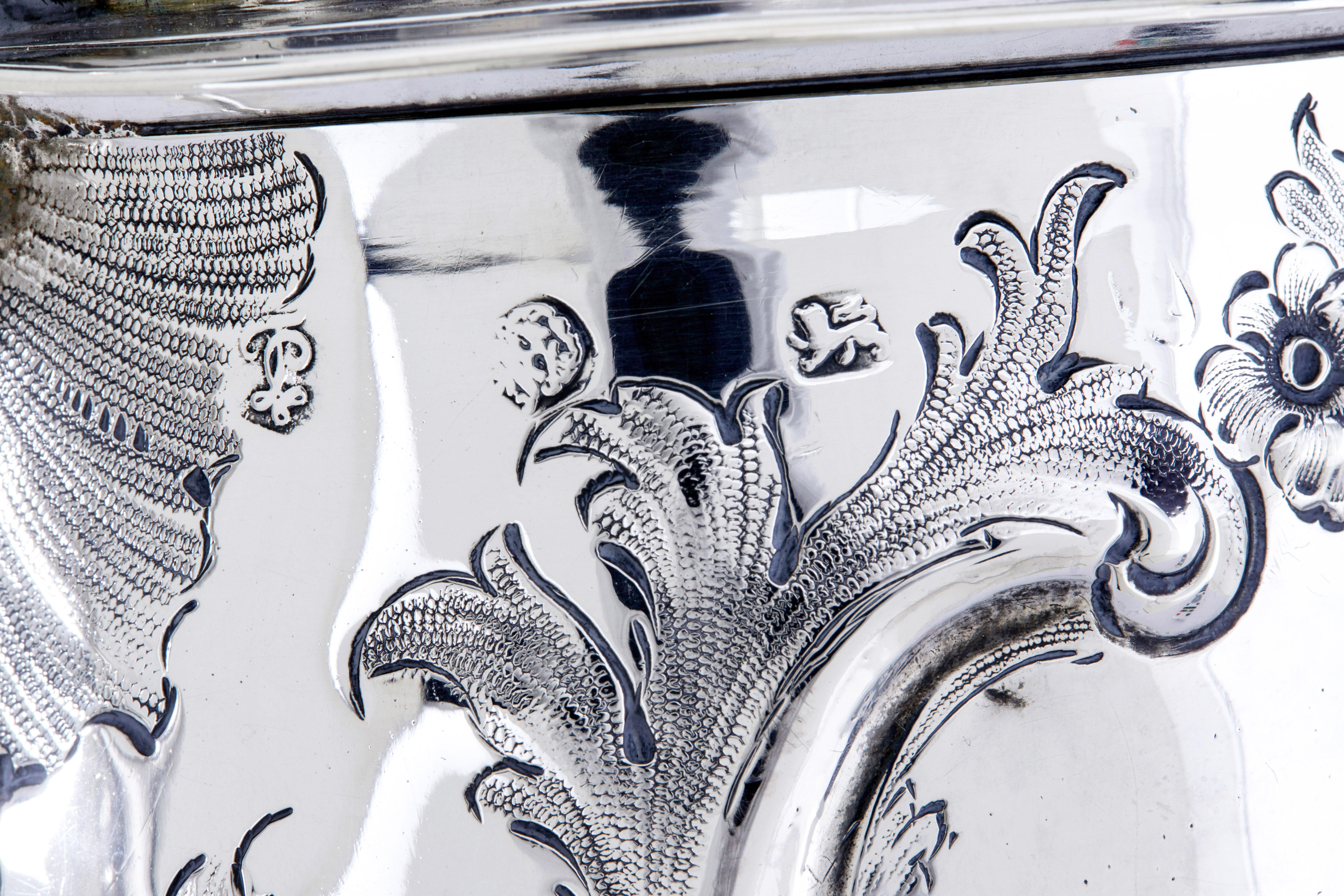 George I silver rococo silver lidded tankard by John Penfold For Sale 2