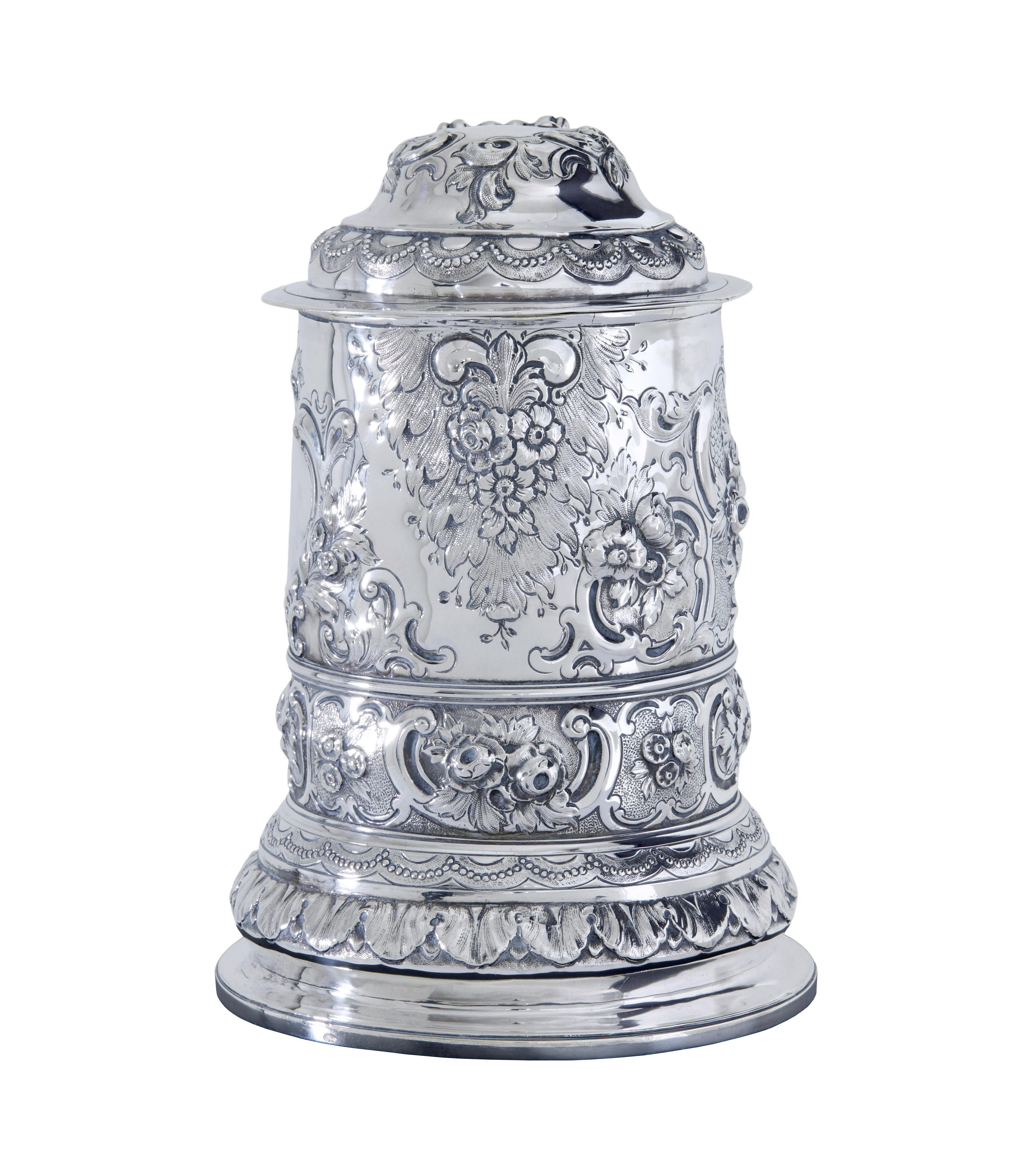 Rococò Boccale con coperchio in argento rococò di George I di John Penfold in vendita