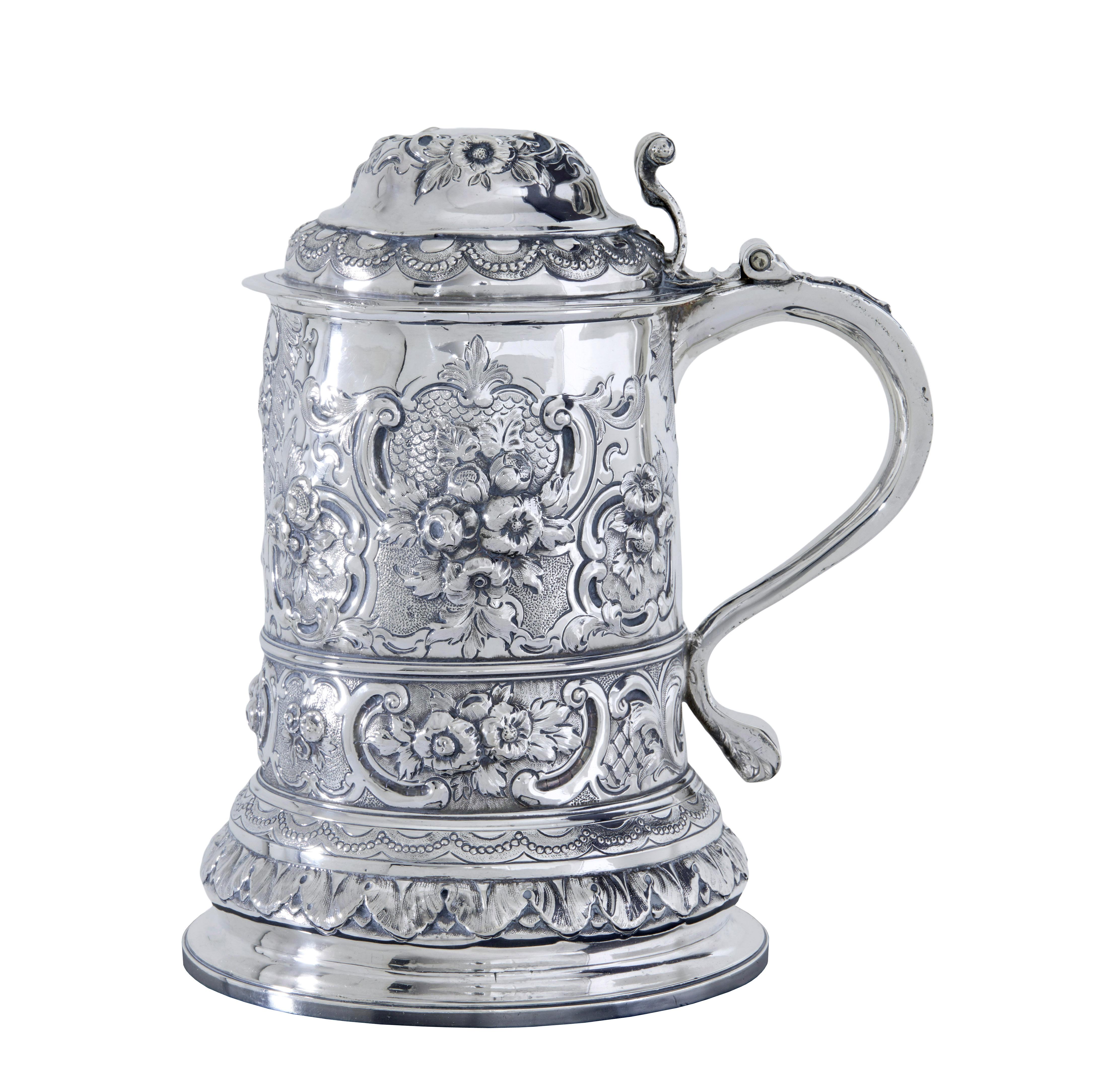 Inglese Boccale con coperchio in argento rococò di George I di John Penfold in vendita