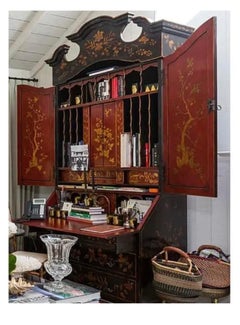 Scrivania in stile Giorgio I, nera e dorata, con interni rossi