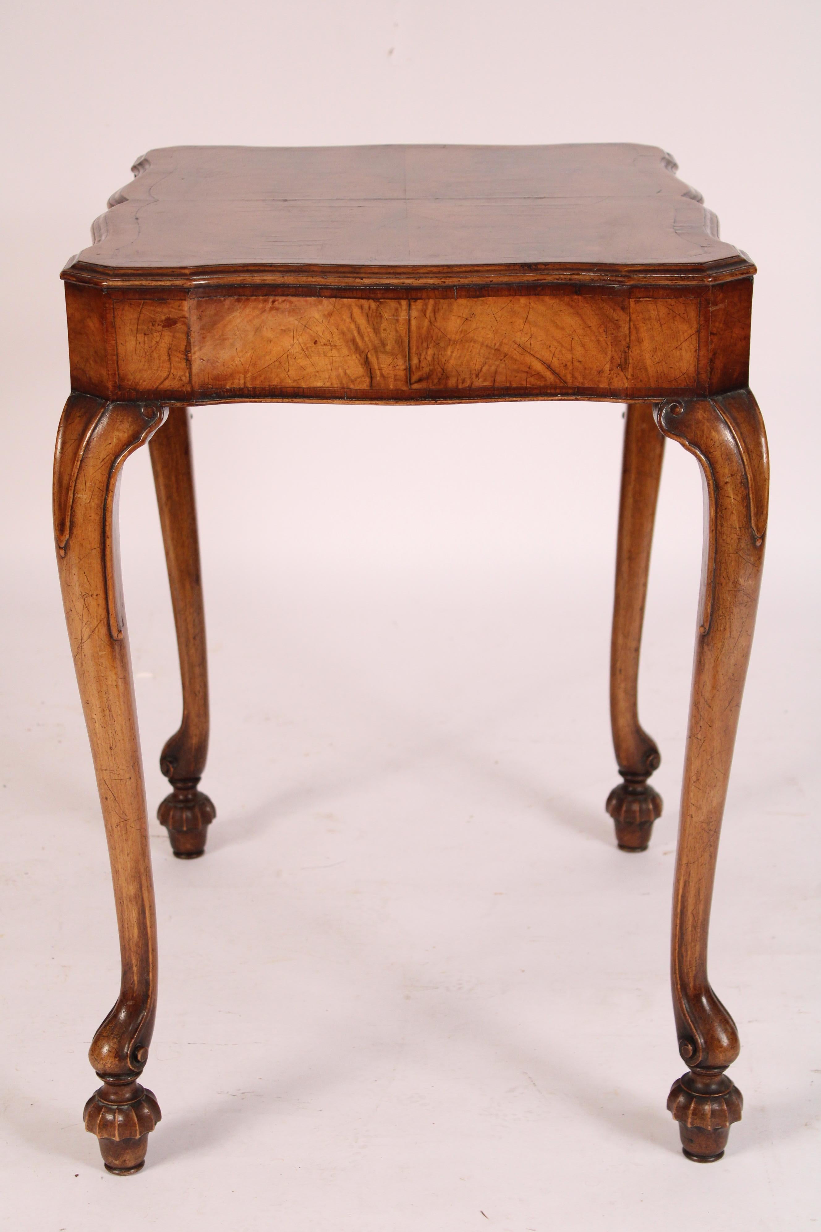 George I Style Burl Walnut and Walnut Writing table In Good Condition For Sale In Laguna Beach, CA