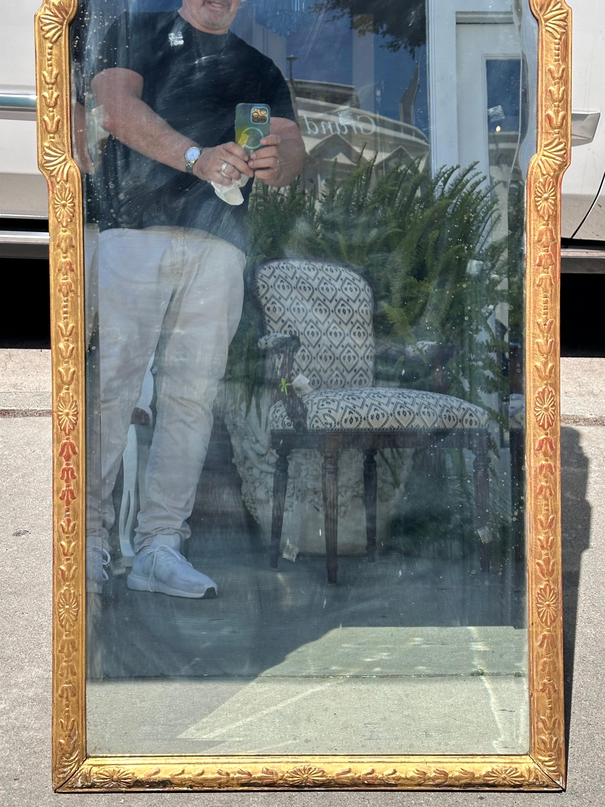 Américain Miroir en bois doré à double aigle de style George I de Burton-Ching en vente