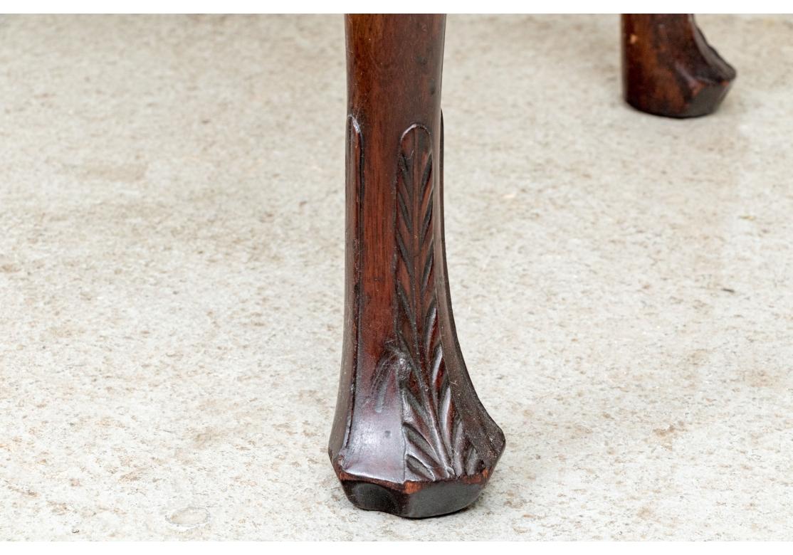 Acajou Table d'appoint en acajou sculpté de style George I en vente
