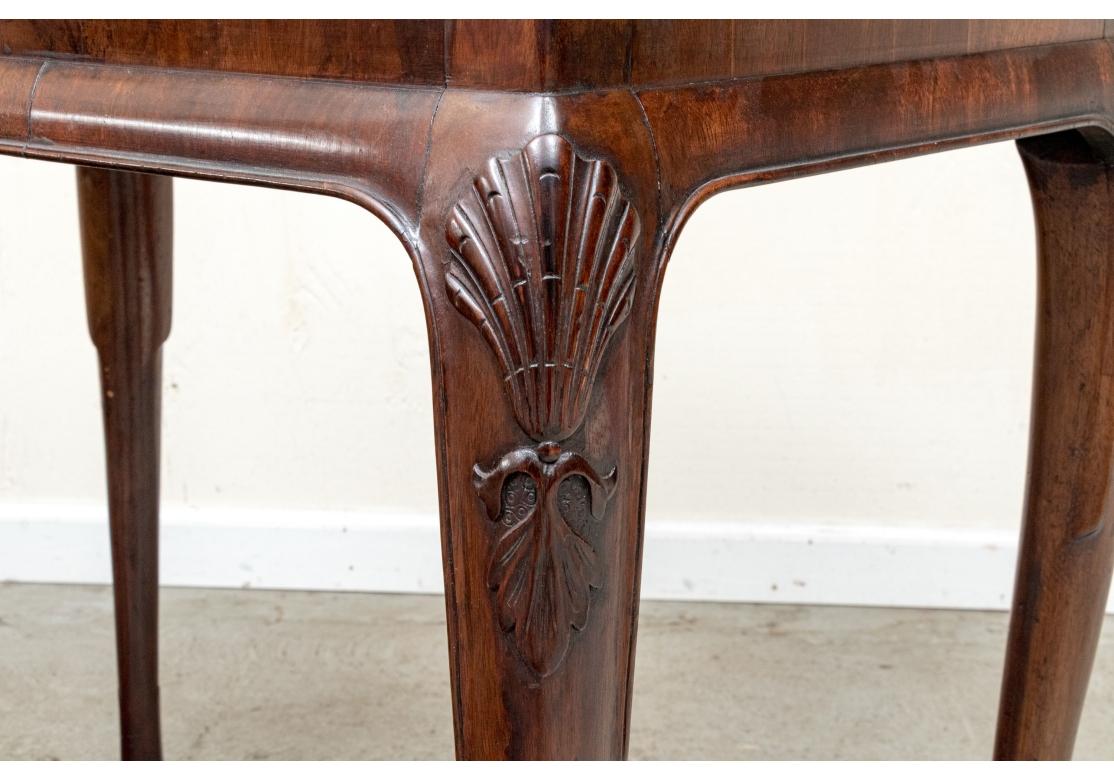 Table d'appoint en acajou sculpté de style George I en vente 2