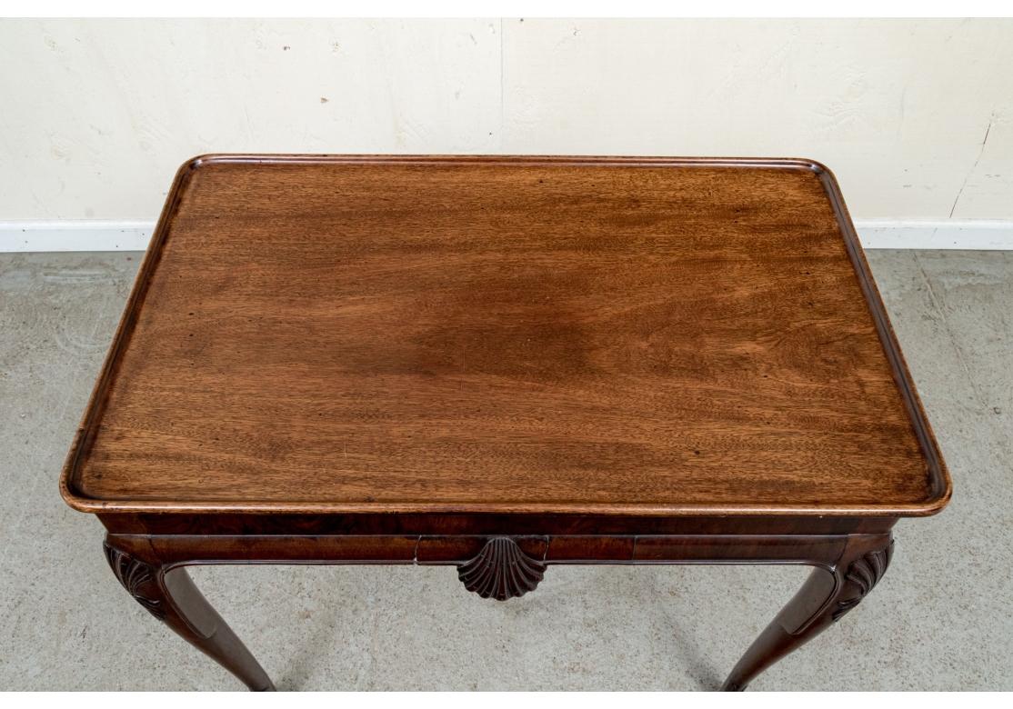 Table d'appoint en acajou sculpté de style George I en vente 3