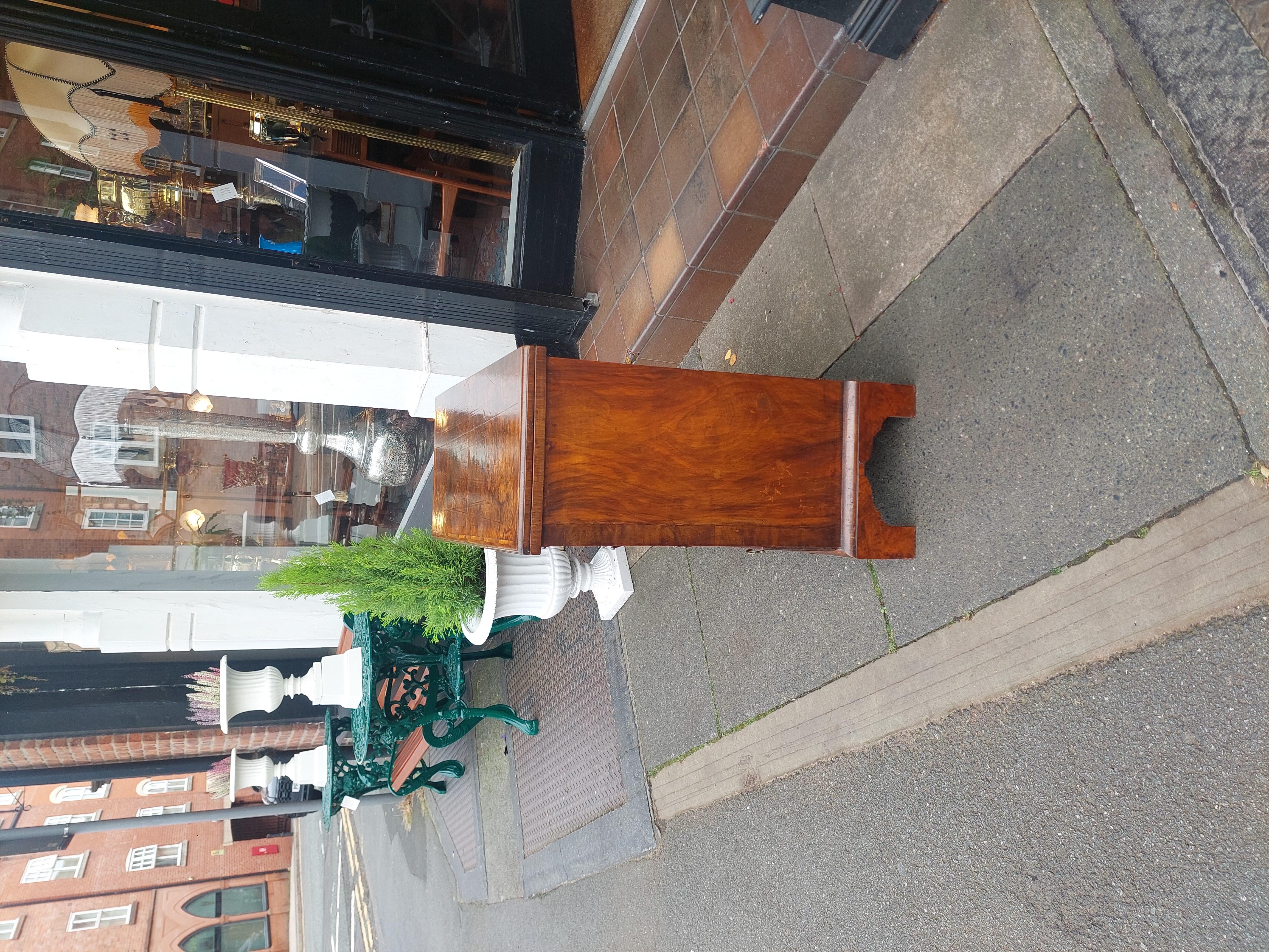 Arcón de soltero de nogal estilo Jorge I Inglés en venta