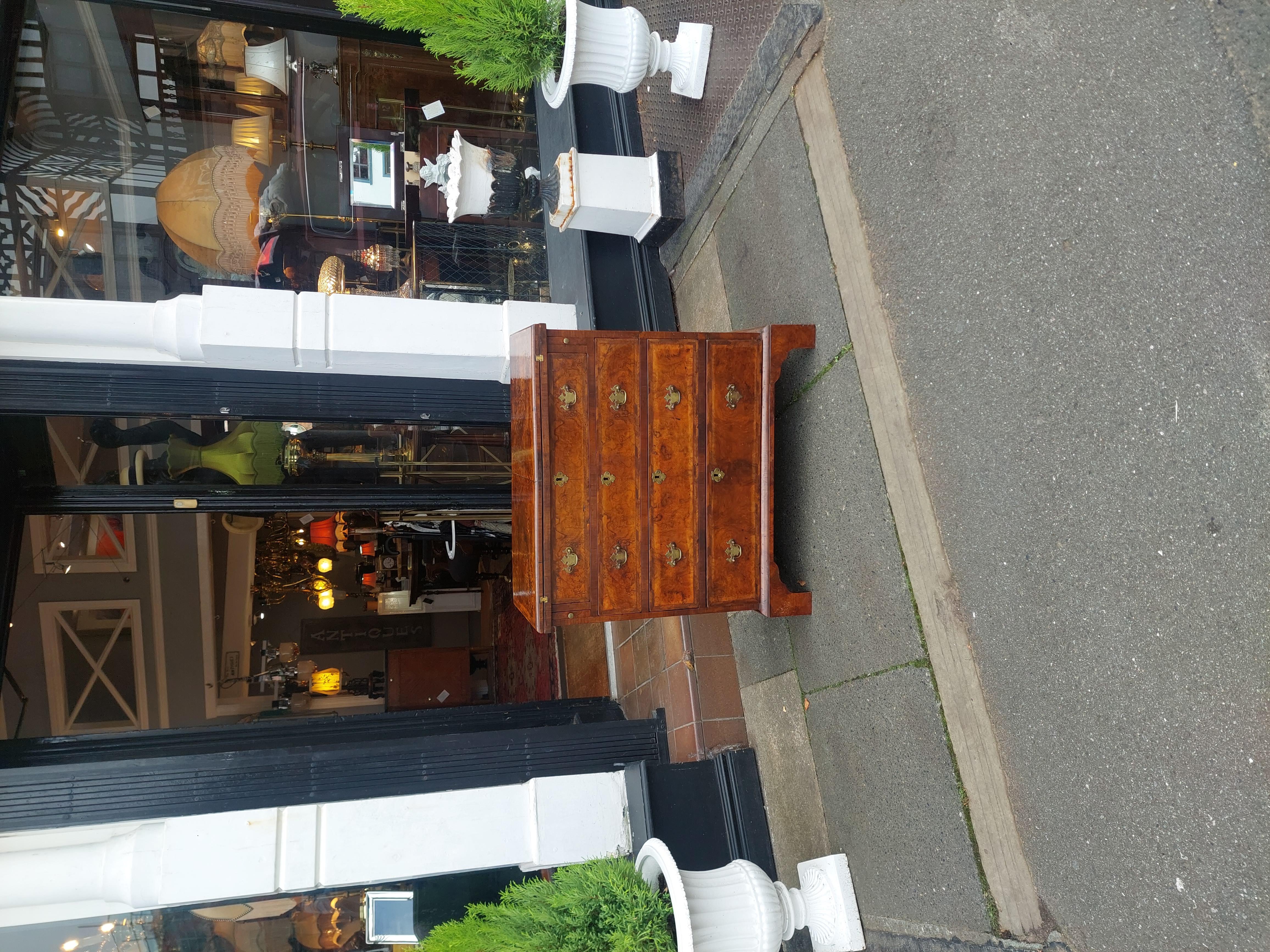 Arcón de soltero de nogal estilo Jorge I en Bueno estado para la venta en Altrincham, GB