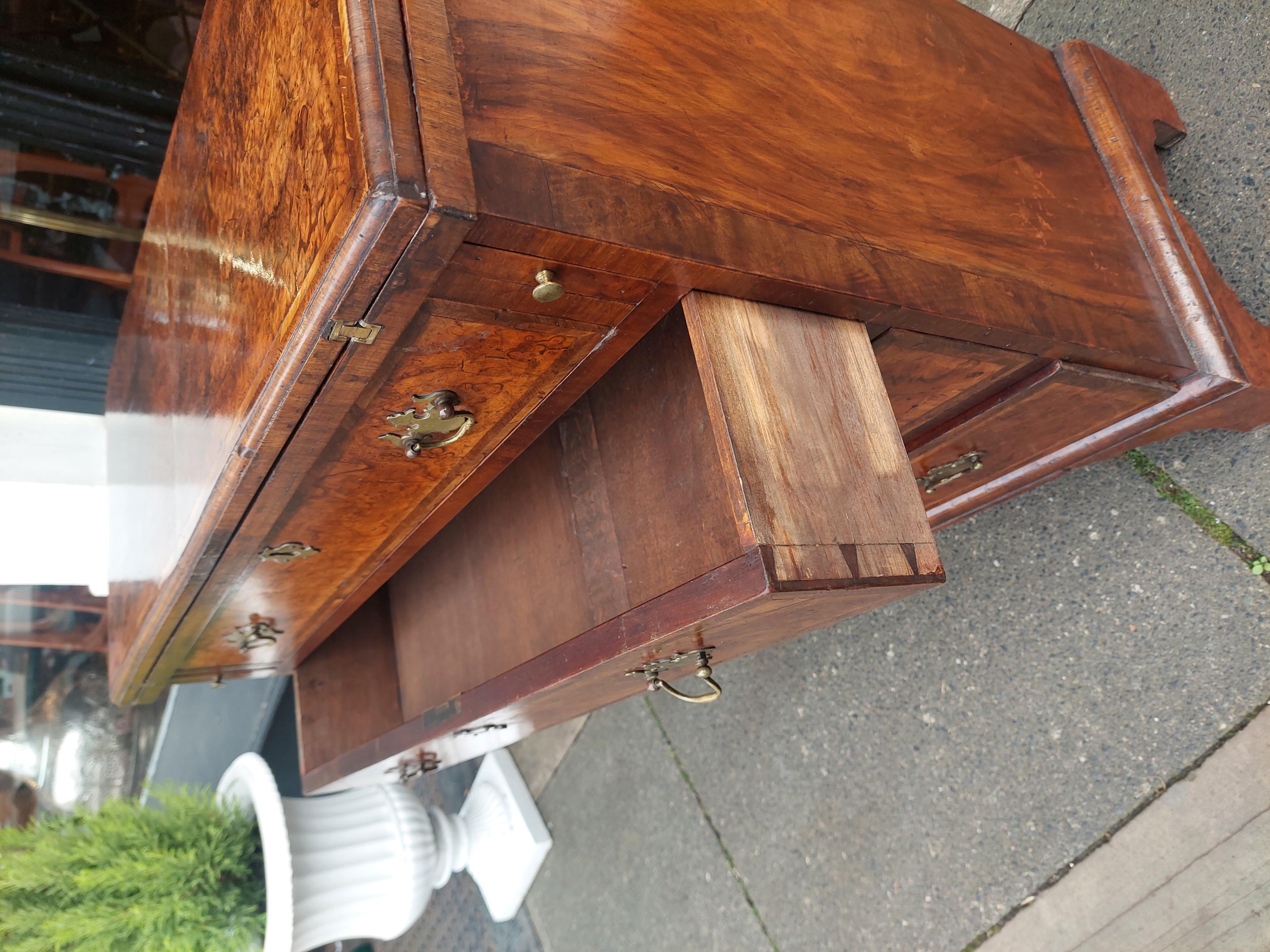 Arcón de soltero de nogal estilo Jorge I Nogal en venta