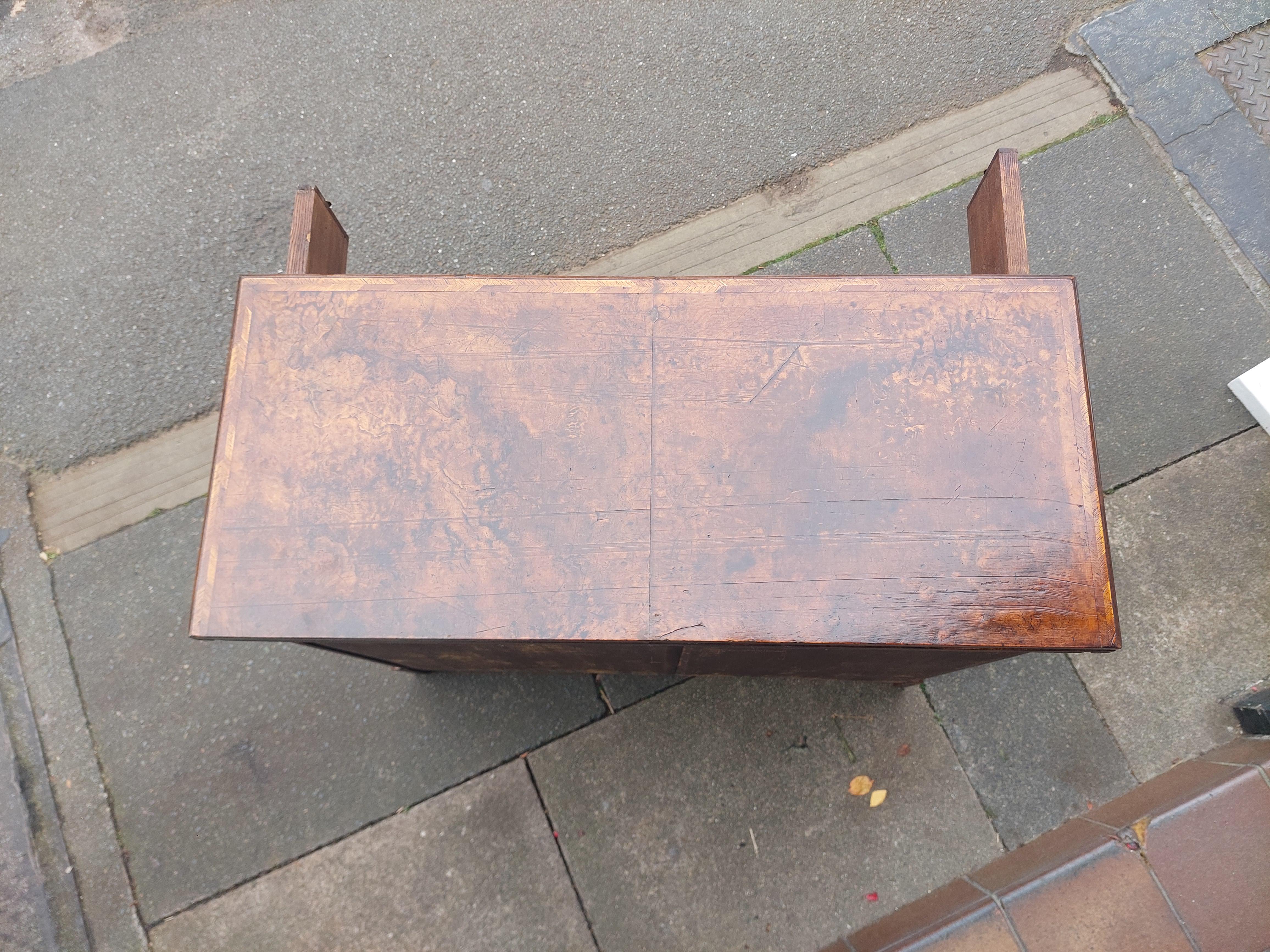 Arcón de soltero de nogal estilo Jorge I en venta 2